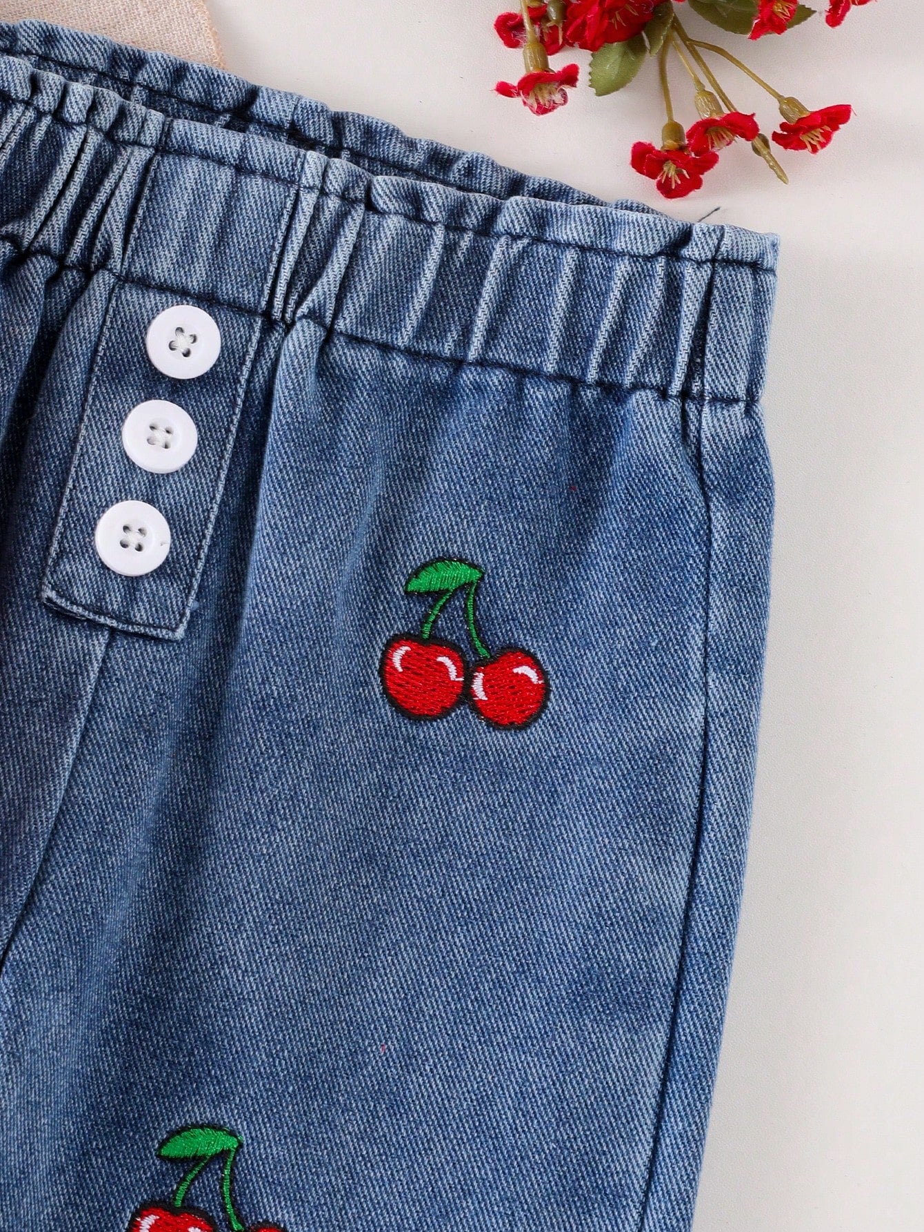 Baby Girl 2pcs Set- Colorblock Shirt Collar Top With Cherry Embroidery And High-Waist Button-Decorated Cherry Embroidery Cuff Jeans Set, Fashion, Birthday Gift