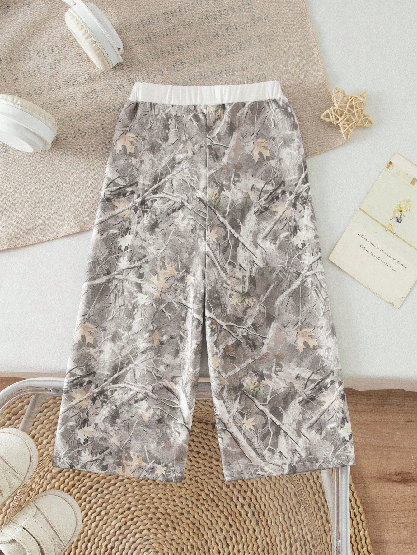 Babygirl Versatile Cute Leaf Pattern Elastic Waist Loose Pants Fall Winter