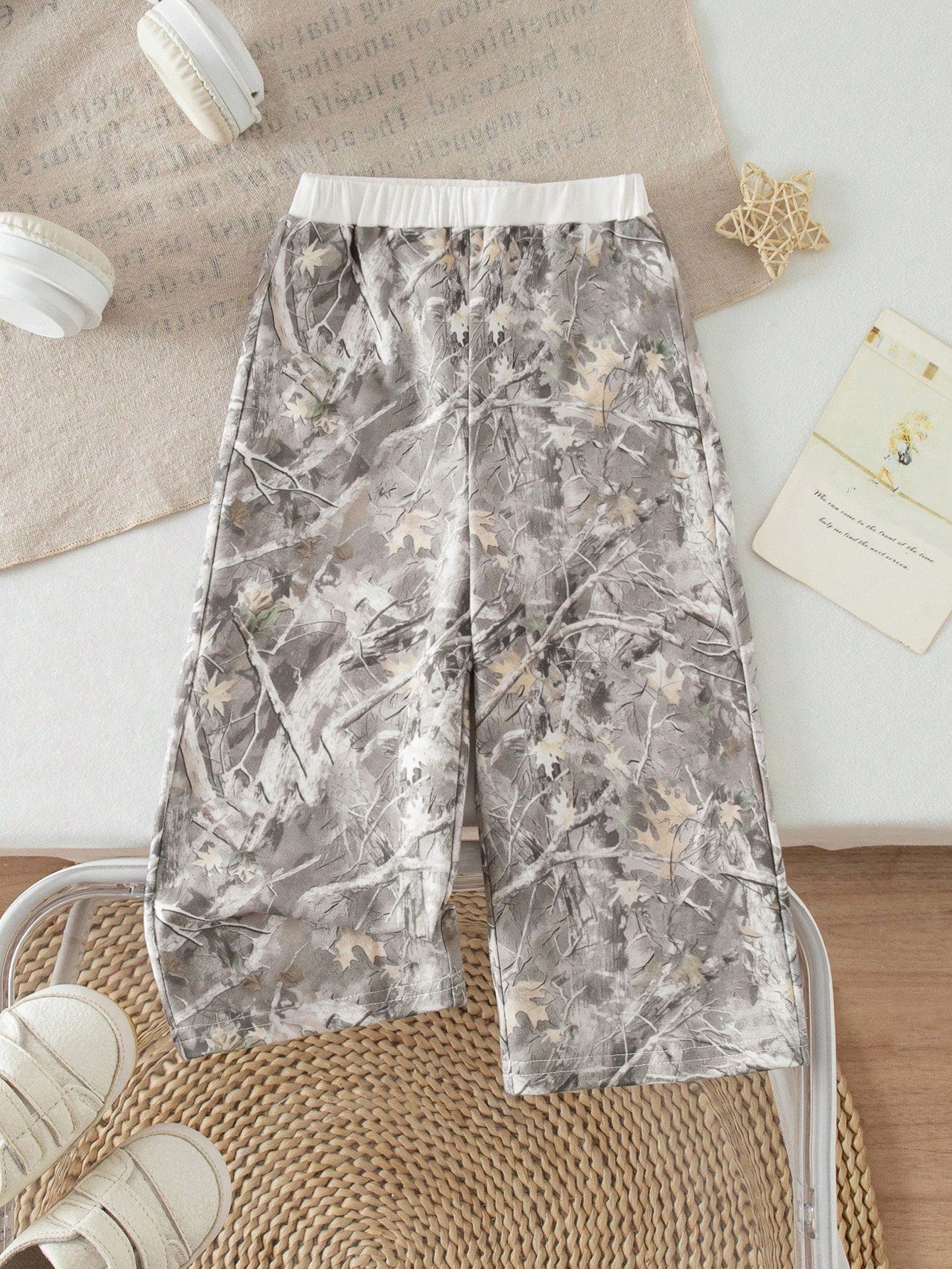 Babygirl Versatile Cute Leaf Pattern Elastic Waist Loose Pants Fall Winter