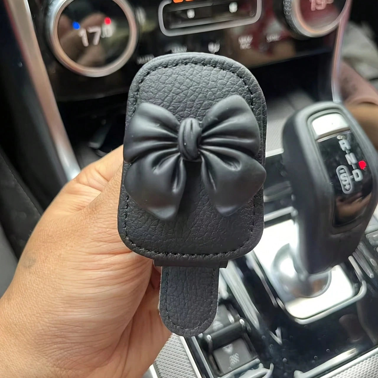 Car Glasses Clip Cute Bow-Shaped Non-Slip Car Organizer, Dual-Purpose For Glasses And Ticket Storage, Suitable For All Vehicles- Black/Pink/Beige/Red Car Accessory, Hanging Car Decor, Compact Design
