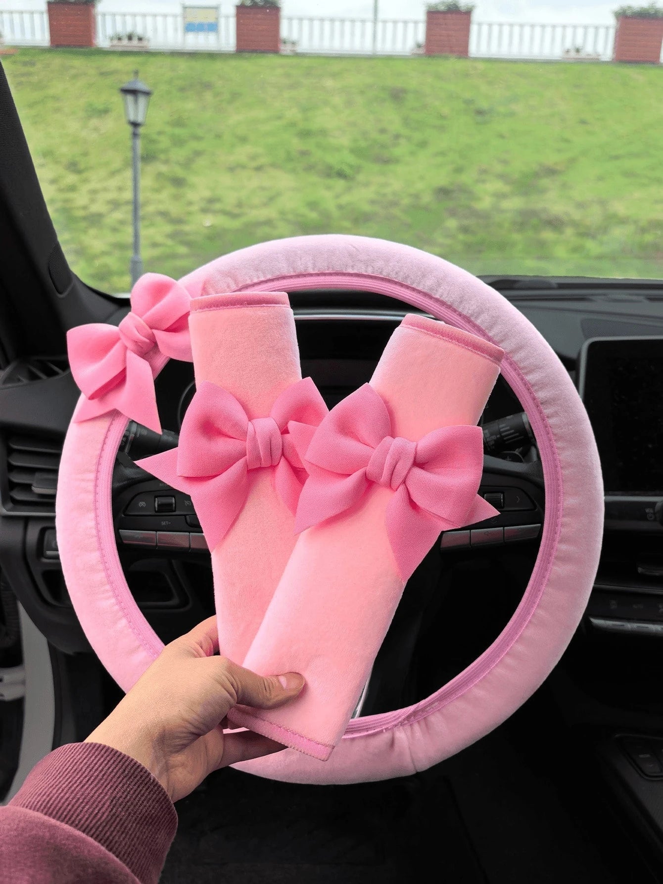 Car Interior Bowknot Steering Wheel Cover And Seat Belt Shoulder Protector Set, Car Anti-Wear Clothing Protective Cover, Suitable For All Seasons