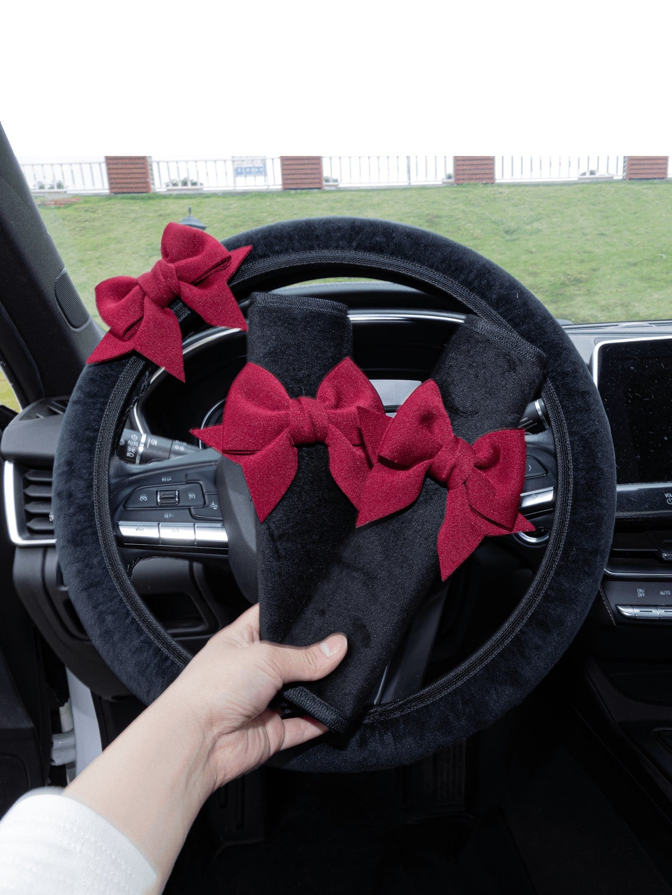 Car Interior Bowknot Steering Wheel Cover And Seat Belt Shoulder Protector Set, Car Anti-Wear Clothing Protective Cover, Suitable For All Seasons