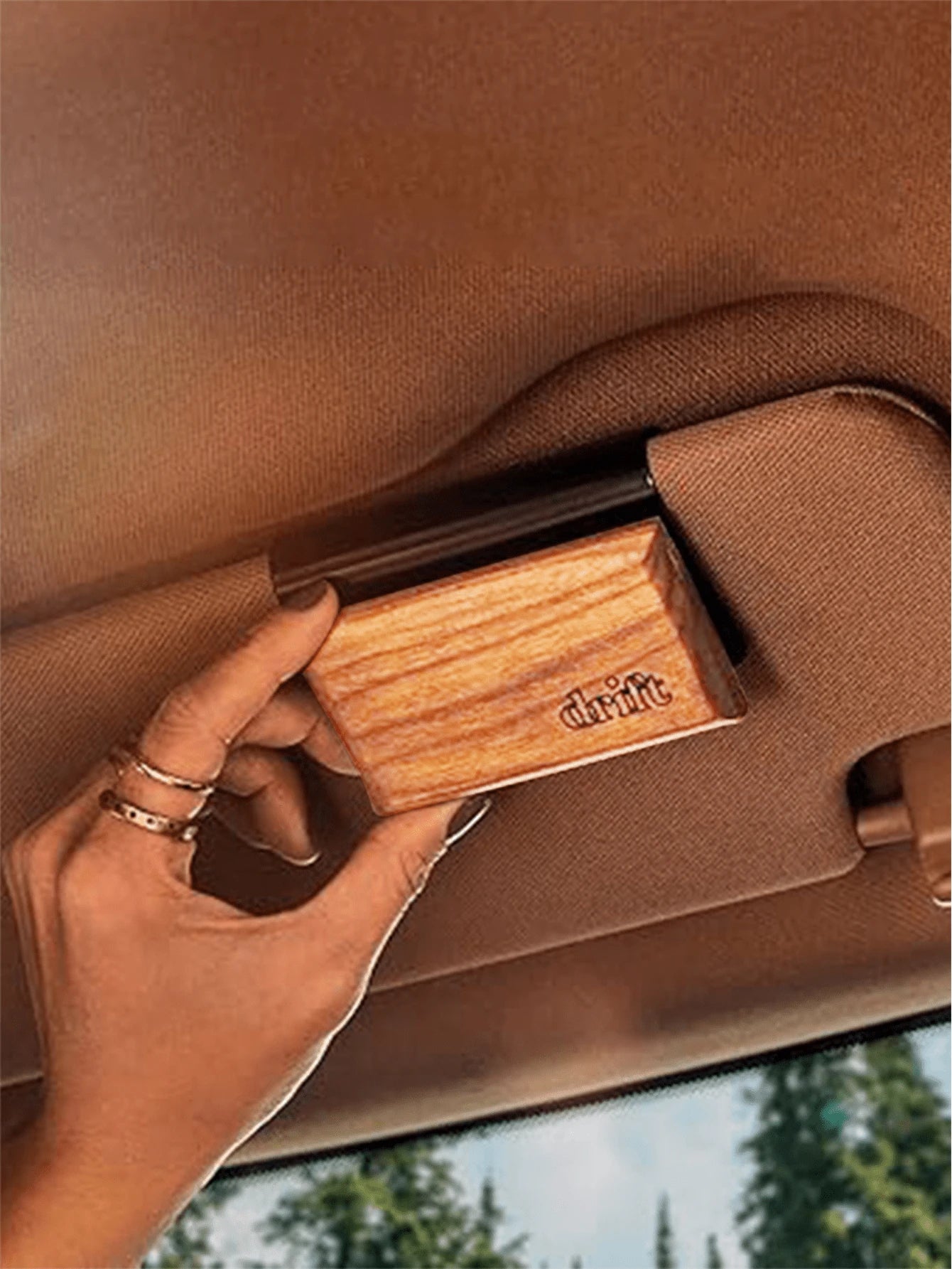 Car Sun Visor Fragrance Clip, Luxury Exquisite Wooden Aromatherapy Decor, Eliminates Odors And Provides Long-Lasting Fragrance