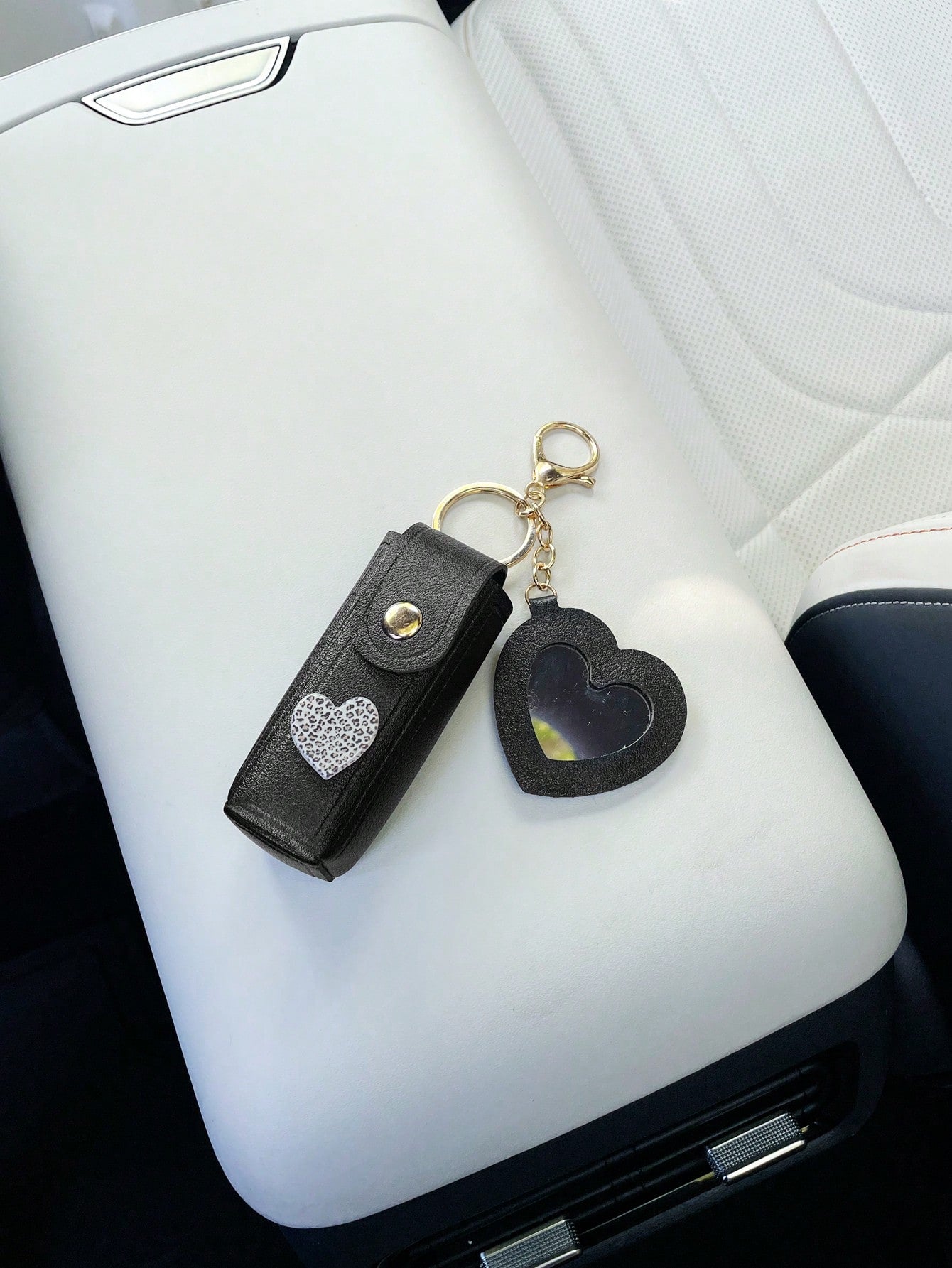 Creative Lipstick Storage Keychain, Minimalist Cute Portable Heart Mirror Bag Pendant Keychain, Fashionable Lipstick Bag, Car Keychain Pendant, Convenient Lipstick Carrying Small Bag Pendant