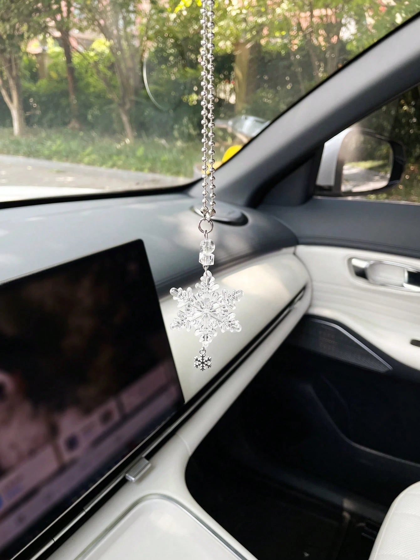 Creative Snowflake Car Hanging Ornament, Car Interior Hanging Decor, Car Decoration Pendant, Rearview Mirror Hanging Ornament