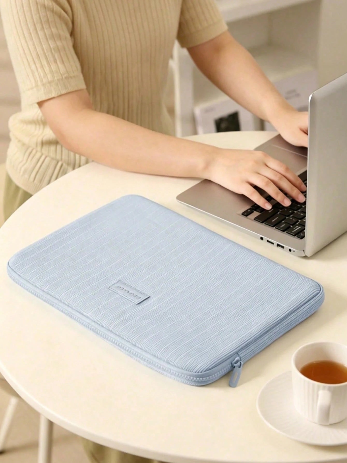 Cute Corduroy Laptop Sleeve, Large Capacity Portable Soft Thick Shockproof Protective Case, Minimalist Solid Color Zipper Lightweight Laptop Cover