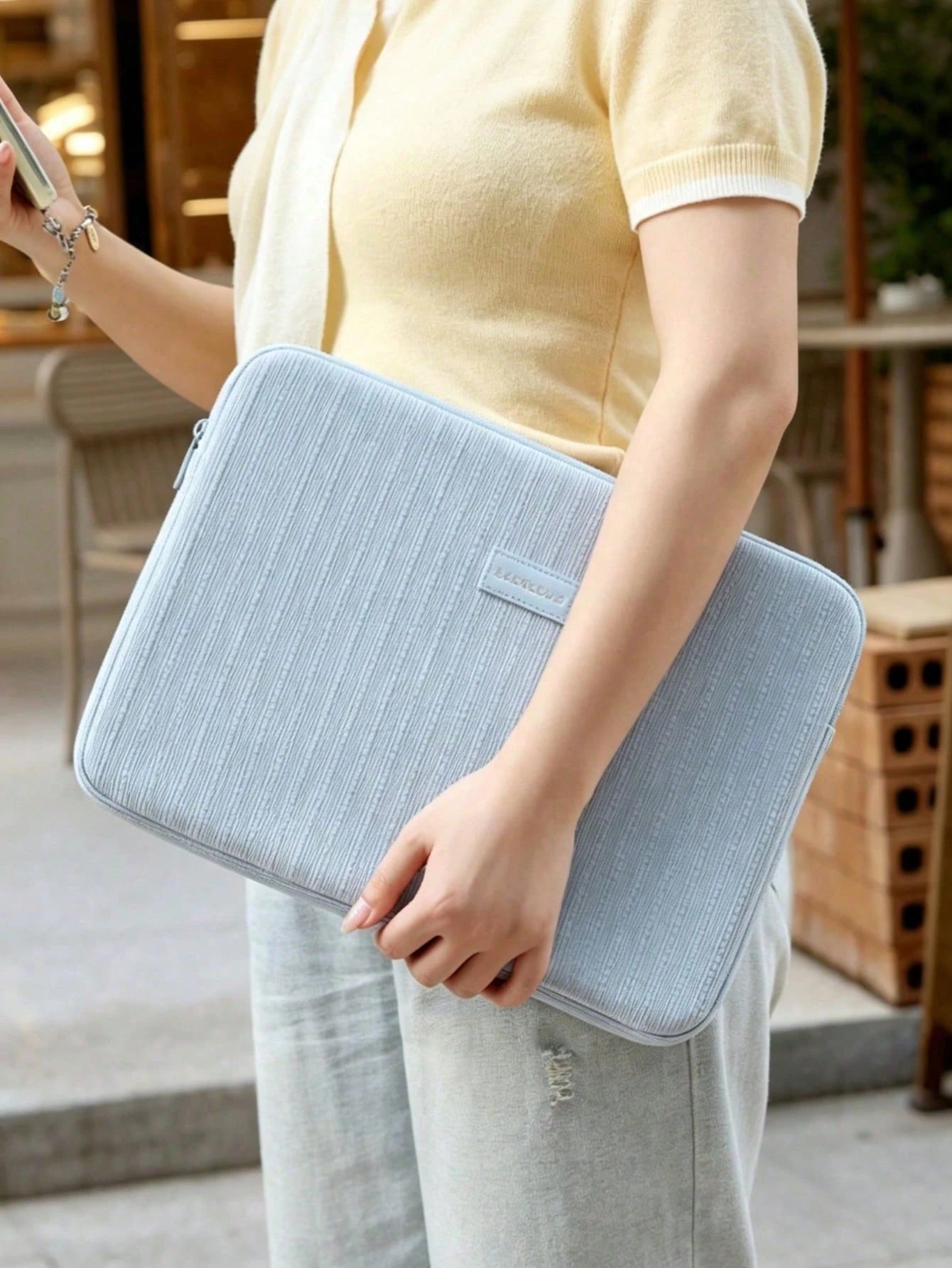 Cute Corduroy Laptop Sleeve, Large Capacity Portable Soft Thick Shockproof Protective Case, Minimalist Solid Color Zipper Lightweight Laptop Cover