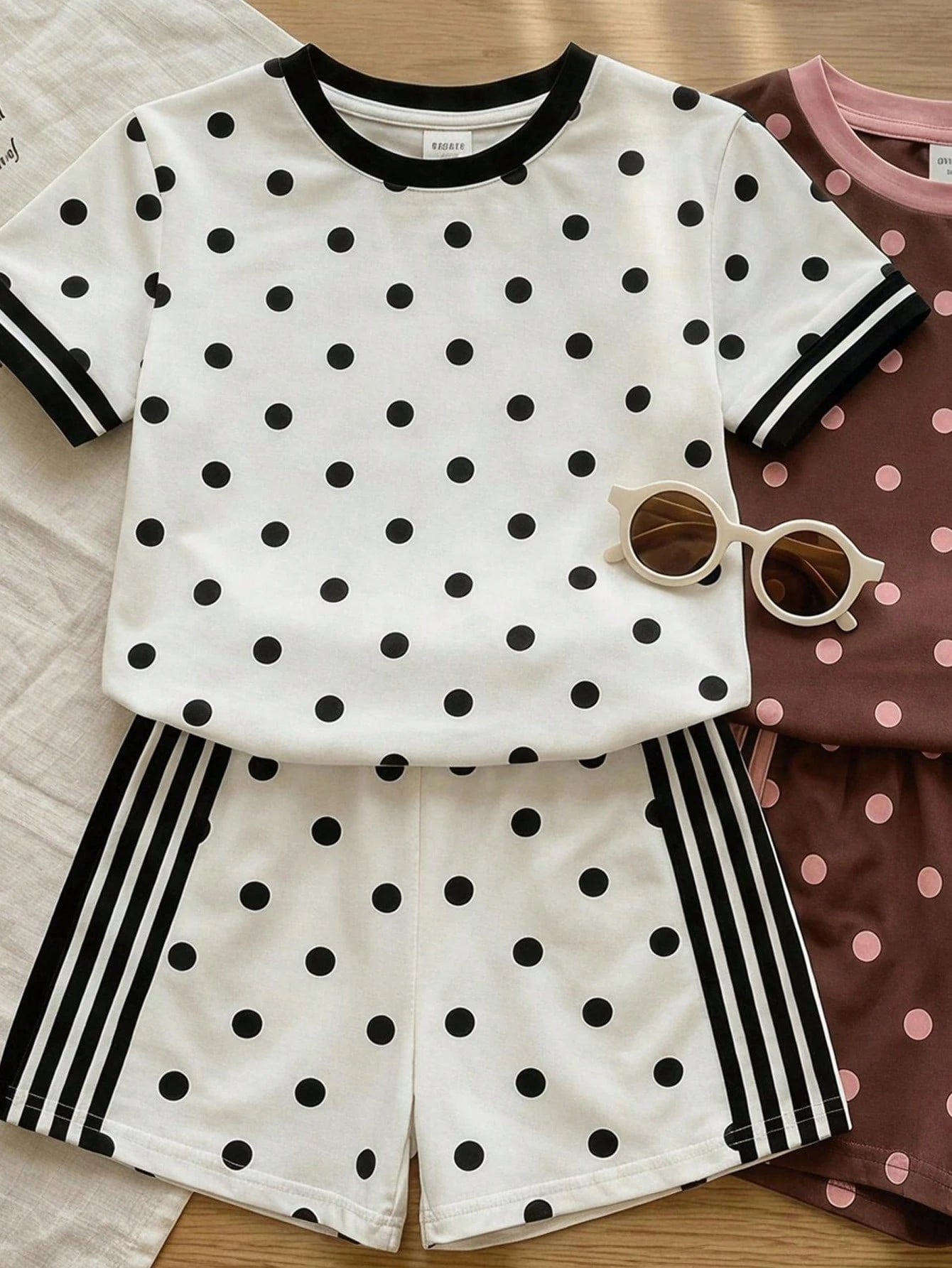 Cute Retro Fashionable Polka Dot Baby Girl Casual Comfortable Round Neck Short Sleeve T-Shirt And Casual Shorts 2-Piece Set Suitable For Spring/Summer Daily, Vacation, Outings, Campus, Sports, Homecom