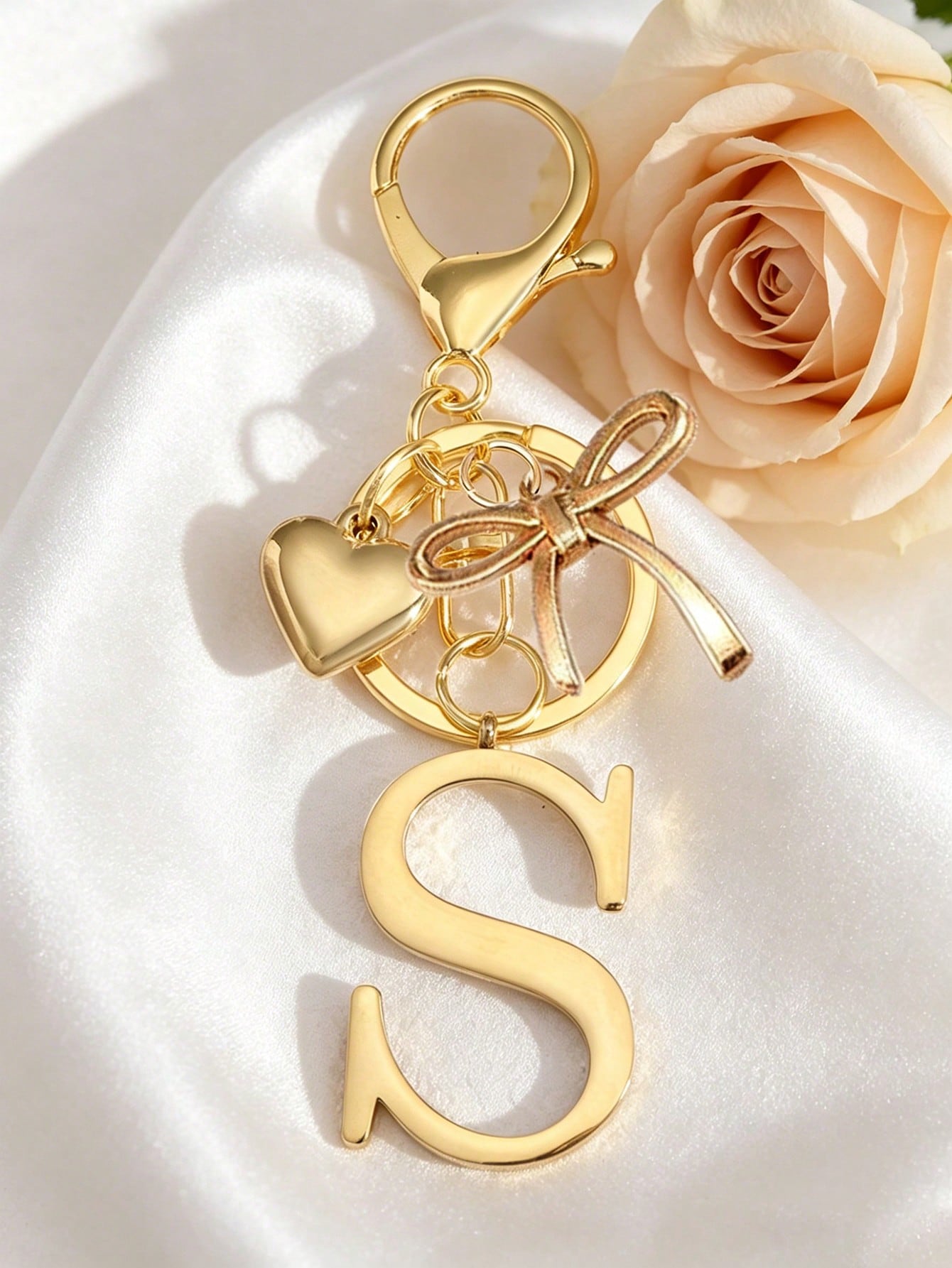 Elegant Gold Letter Keychain, A-Z 3D Letter Pendant With Bow And Heart Decor, Fashion Alloy Keyring, Bag Charm, Car Key Chain, Suitable For Women Daily Use, Couples Gift, Classic Minimalist Keychain