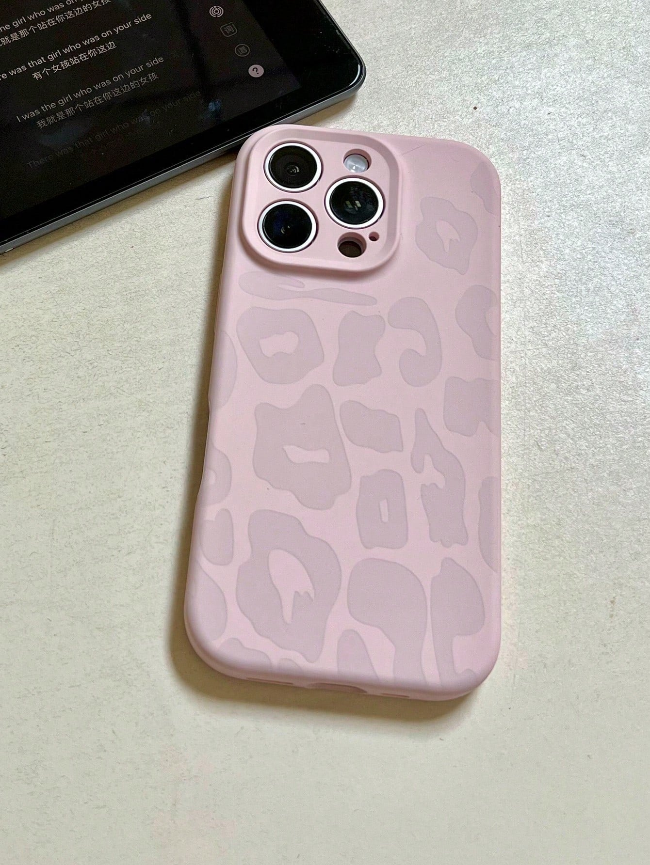 Fashionable Fuchsia Leopard Print Phone Case Compatible With IPhone 17 Pro Max/17 Pro/17/16 Pro Max/16/16 Pro/15/15 Pro Max/15 Pro/11/12/13/14 Pro Max/12 Pro/12 Pro Max/13 Pro/13 Pro Max/14 Pro/14 Pro