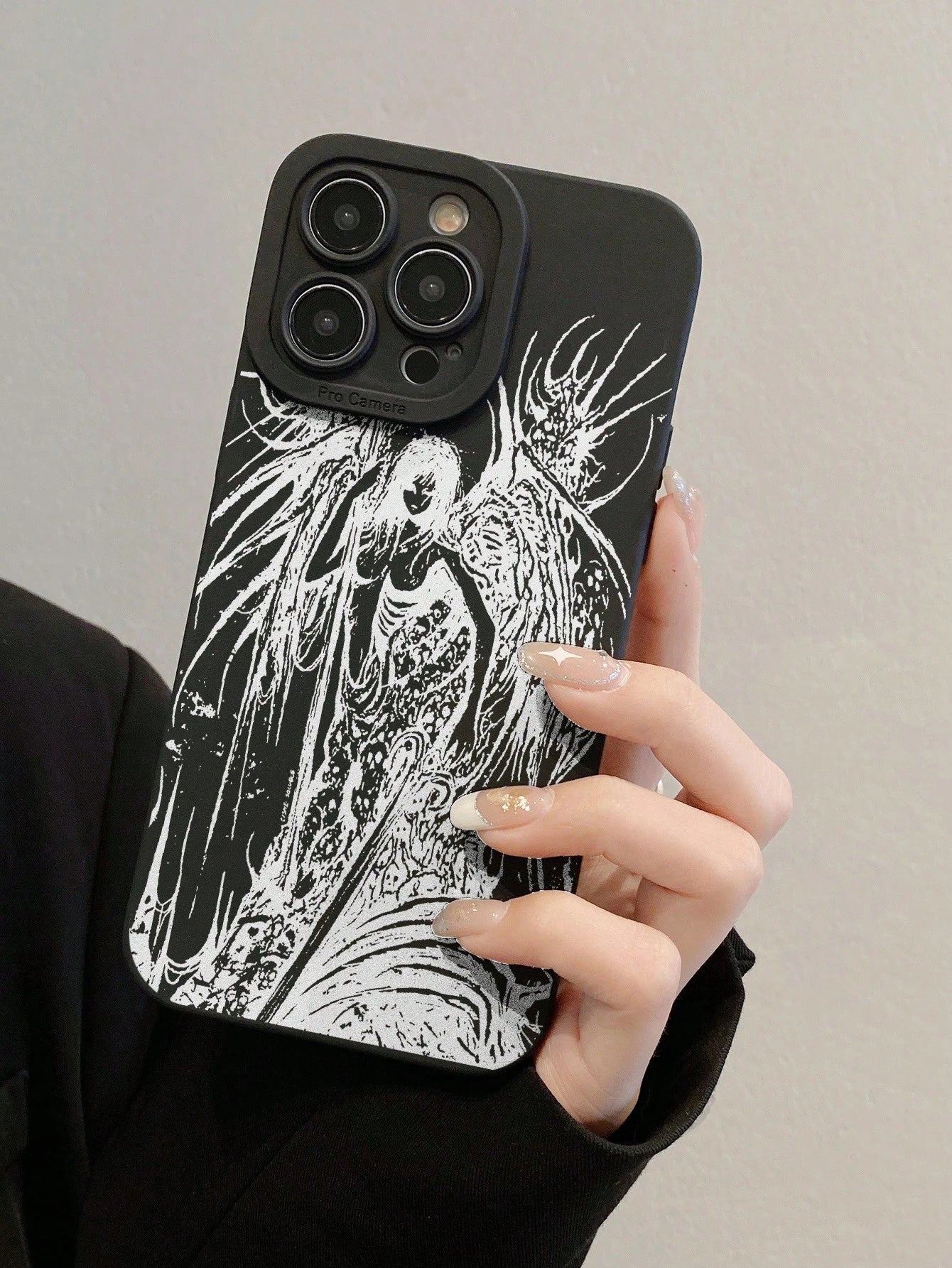 Gothic Style Fashion 2pcs Perforated Straight Edge Portrait Painted Thick Shockproof Protective Phone Case, Compatible With IPhone 15 Pro Max, Compatible With IPhone 16, Compatible With IPhone 16 Pro
