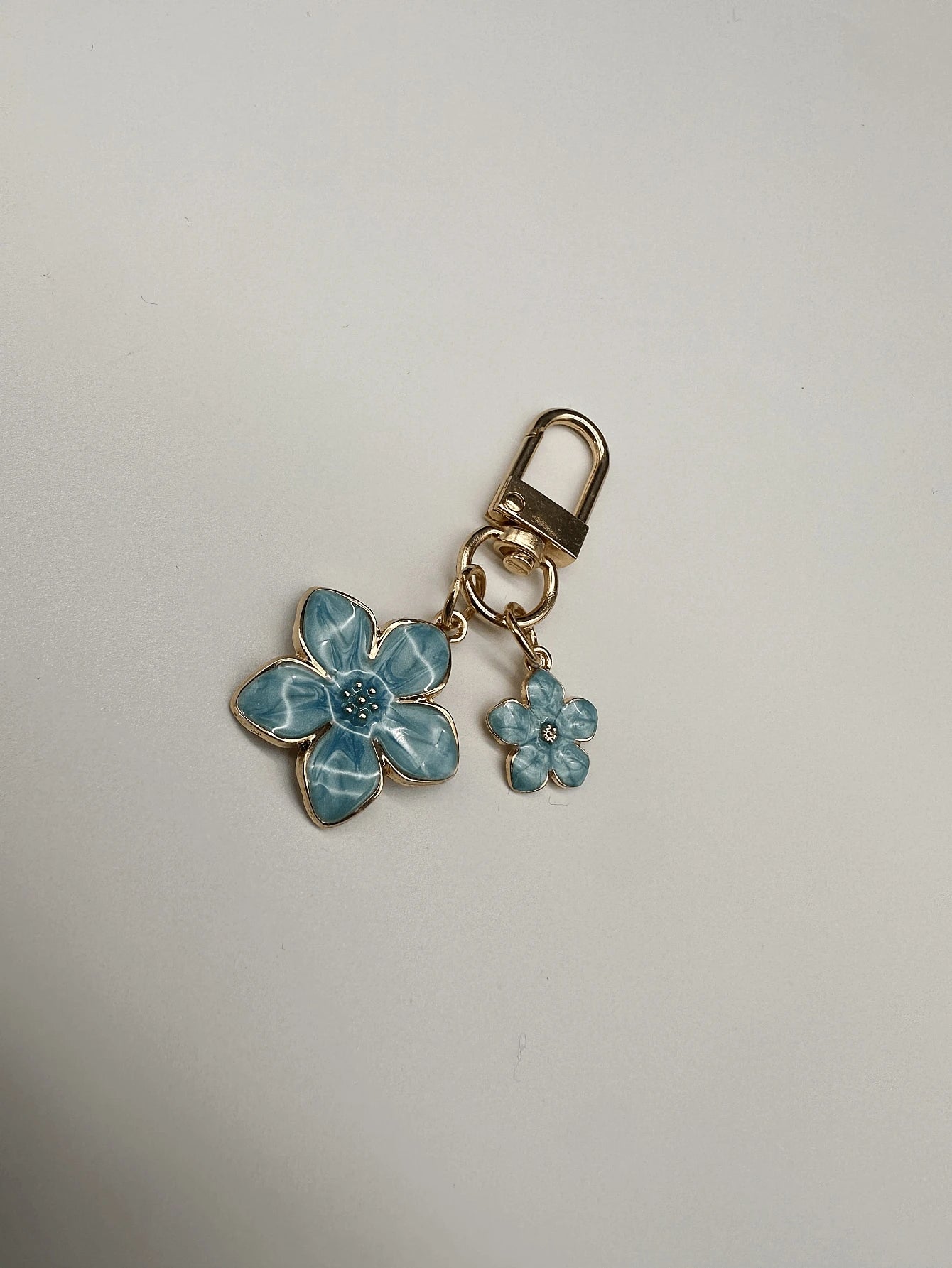 HAILIAN 1pc Alloy Cherry Blossom Shaped Keychain Lightweight & Ethereal Sakura With Square Tag Suitable For Bag Charm Car Key Chain Couples Birthday Holiday Gifts Gifts For Women Valentines