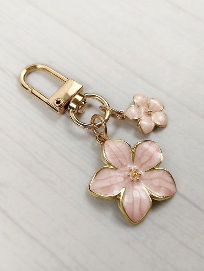 HAILIAN 1pc Alloy Cherry Blossom Shaped Keychain Lightweight & Ethereal Sakura With Square Tag Suitable For Bag Charm Car Key Chain Couples Birthday Holiday Gifts Gifts For Women Valentines
