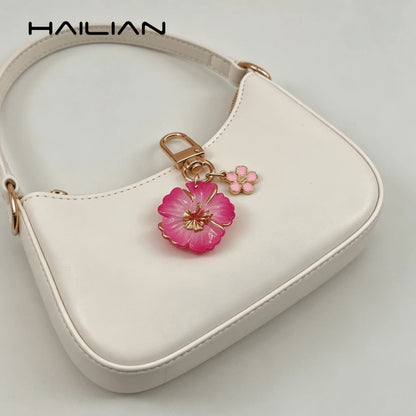HAILIAN Cute Flower Keychain, Gradient Resin Hibiscus Flower Bag Charm With Mini Flower Pendant, Gold-Plated Keyring, Suitable For Wallet, Backpack, Handbag, Car Keys Decoration, Great Gift For Women