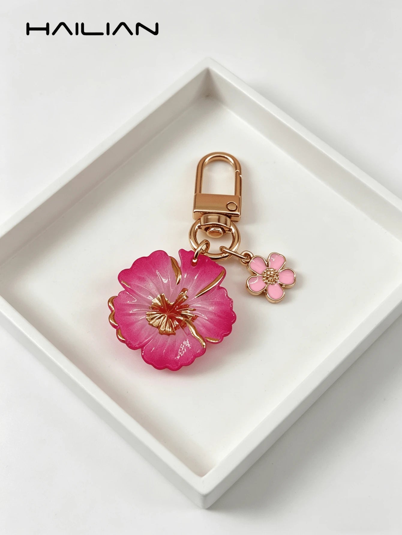 HAILIAN Cute Flower Keychain, Gradient Resin Hibiscus Flower Bag Charm With Mini Flower Pendant, Gold-Plated Keyring, Suitable For Wallet, Backpack, Handbag, Car Keys Decoration, Great Gift For Women