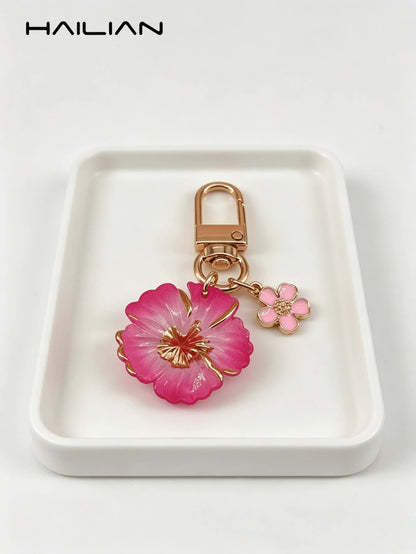 HAILIAN Cute Flower Keychain, Gradient Resin Hibiscus Flower Bag Charm With Mini Flower Pendant, Gold-Plated Keyring, Suitable For Wallet, Backpack, Handbag, Car Keys Decoration, Great Gift For Women