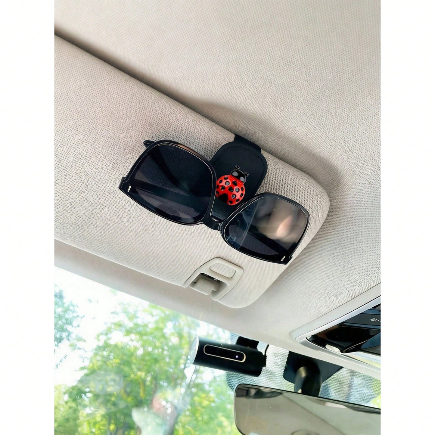 Ladybug Car Fashion Glasses Clip, Creative Car Sun Hat Eyewear Frame, Lady's Business Card Holder, Car Interior Accessories, Car Essential Items, Car Parts, Women's Car Accessories
