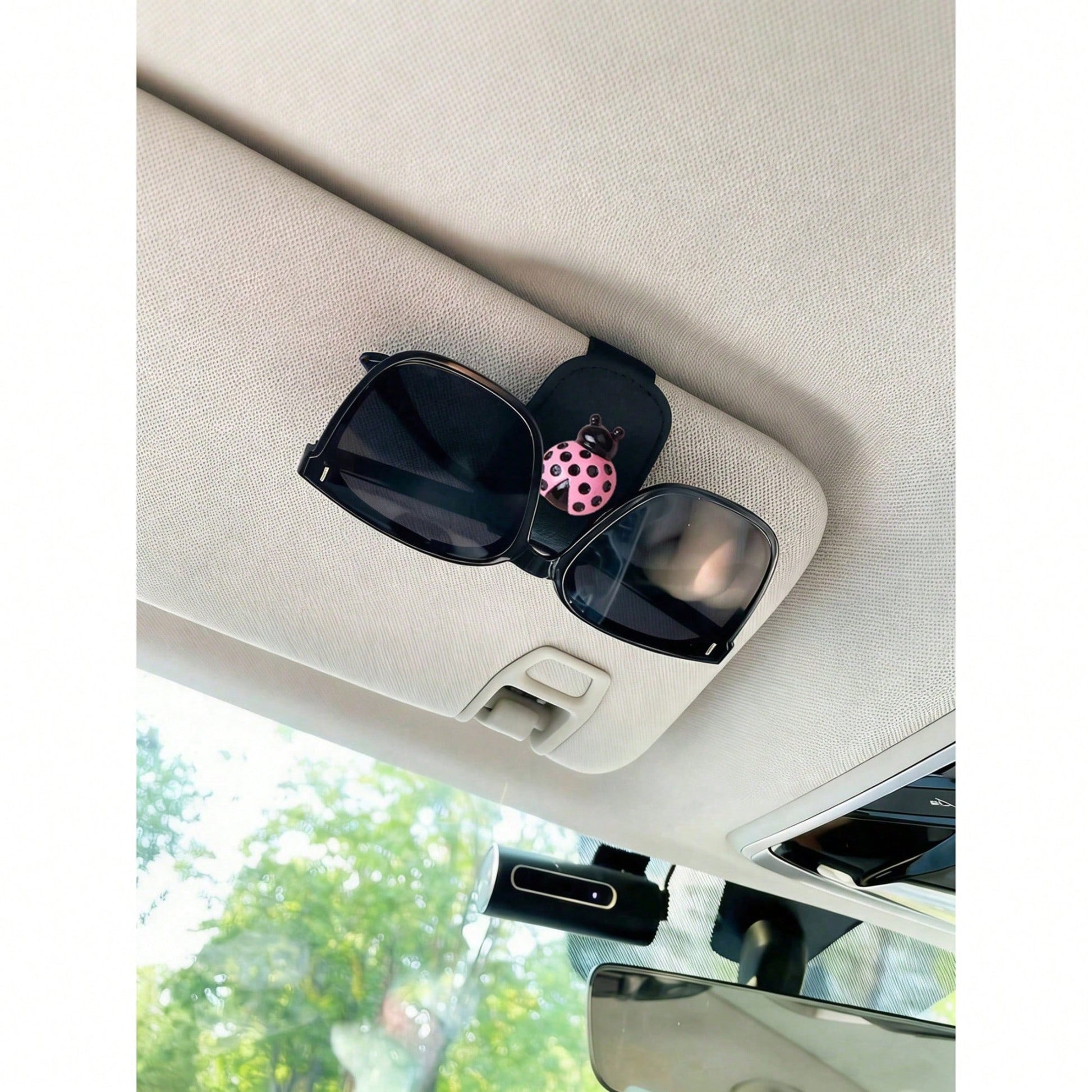 Ladybug Car Fashion Glasses Clip, Creative Car Sun Hat Eyewear Frame, Lady's Business Card Holder, Car Interior Accessories, Car Essential Items, Car Parts, Women's Car Accessories