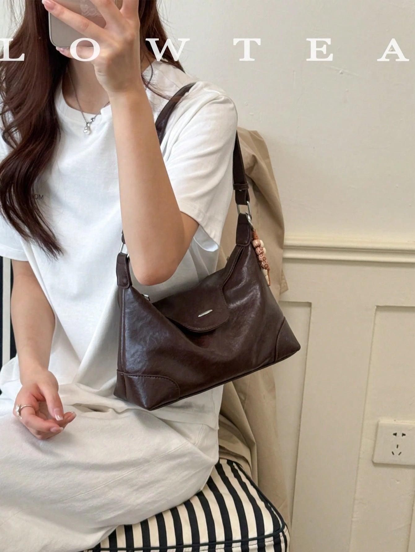 low tea Shoulder Fashion Versatile Dumpling Shaped Bag With Adjustable Strap, Suitable For Commuting, Shopping And More (With Pendant)