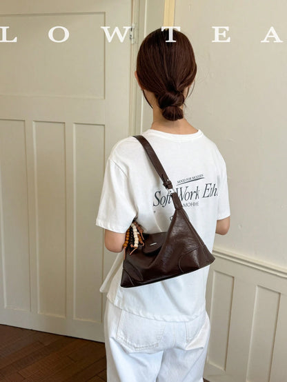low tea Shoulder Fashion Versatile Dumpling Shaped Bag With Adjustable Strap, Suitable For Commuting, Shopping And More (With Pendant)