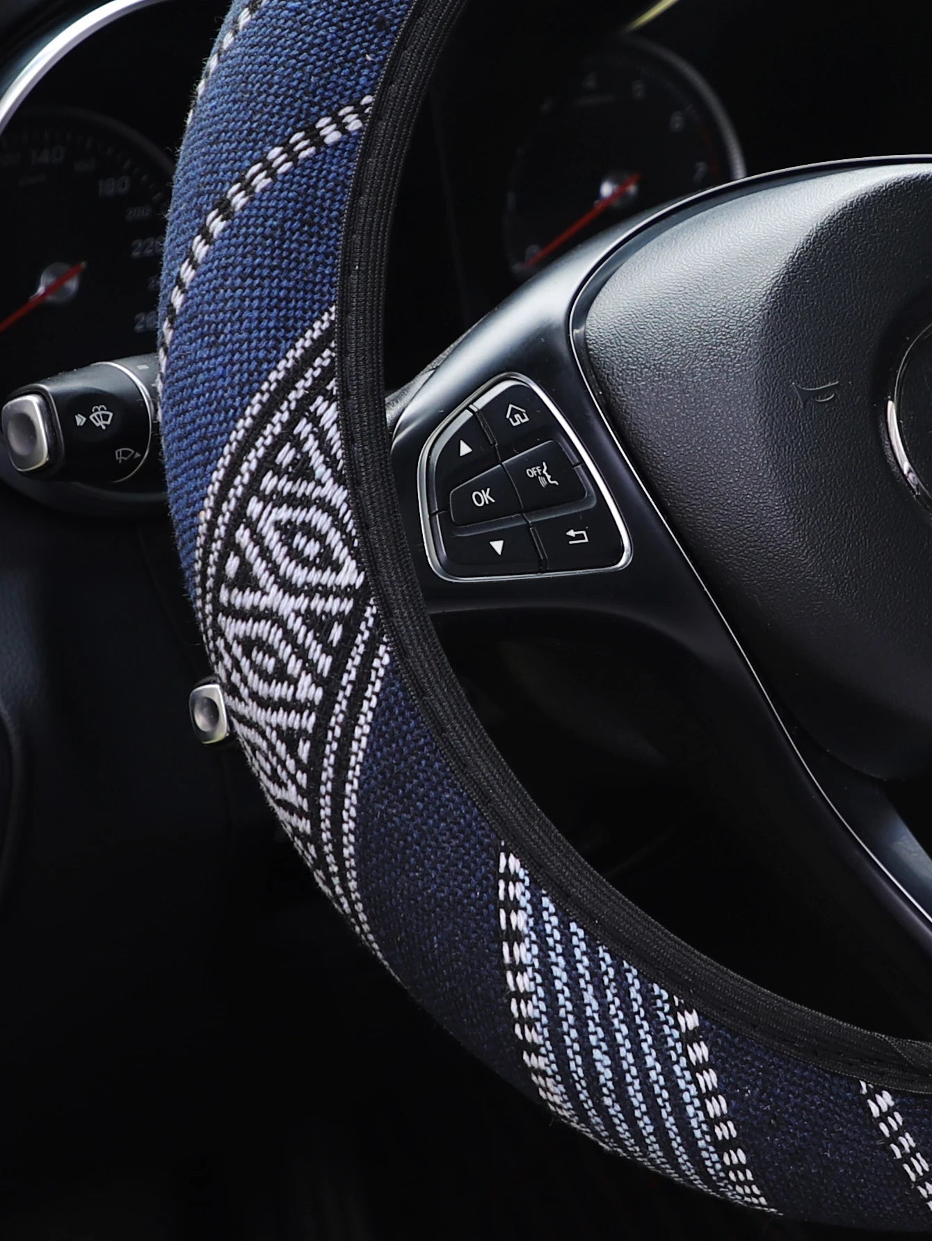 MEIKAXIU Geometric Pattern Breathable Car Steering Wheel Cover