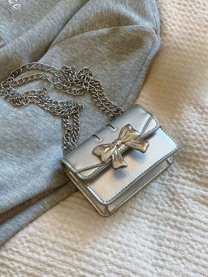 New Autumn/Winter Fashion Mini Square Bag, Bowknot Metal Decor, Flap Design, Dual Metal Chains, Compact & Lightweight, Minimalist Versatile. Suitable For Women's Casual Daily Use And Students, Can Be