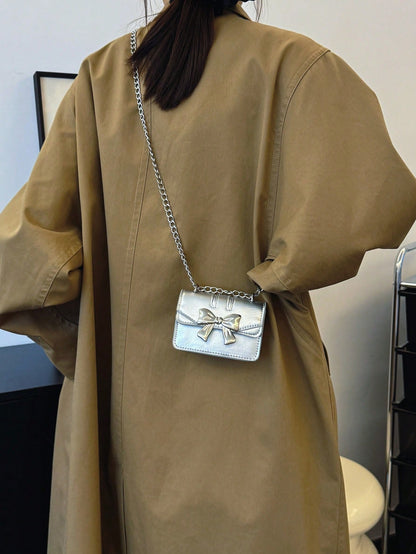 New Autumn/Winter Fashion Mini Square Bag, Bowknot Metal Decor, Flap Design, Dual Metal Chains, Compact & Lightweight, Minimalist Versatile. Suitable For Women's Casual Daily Use And Students, Can Be