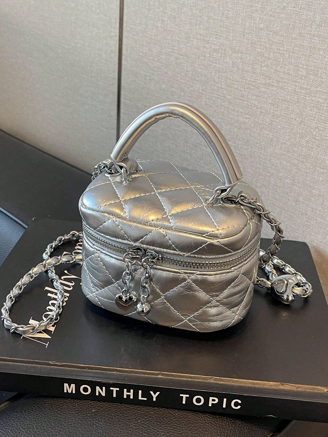 New Fashion Classic Multifunctional Waterproof PU Material, Diamond Quilted Pattern Handbag, Lightweight And Easy To Carry, Zipper Closure Design, Heart-Shaped Zipper Decor Crossbody Round Box Bag, Co