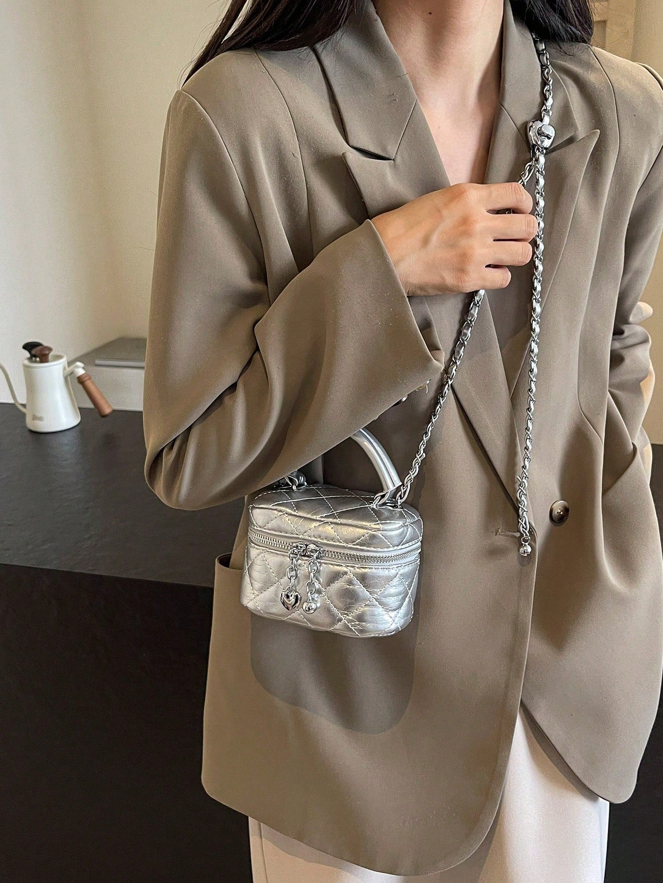 New Fashion Classic Multifunctional Waterproof PU Material, Diamond Quilted Pattern Handbag, Lightweight And Easy To Carry, Zipper Closure Design, Heart-Shaped Zipper Decor Crossbody Round Box Bag, Co