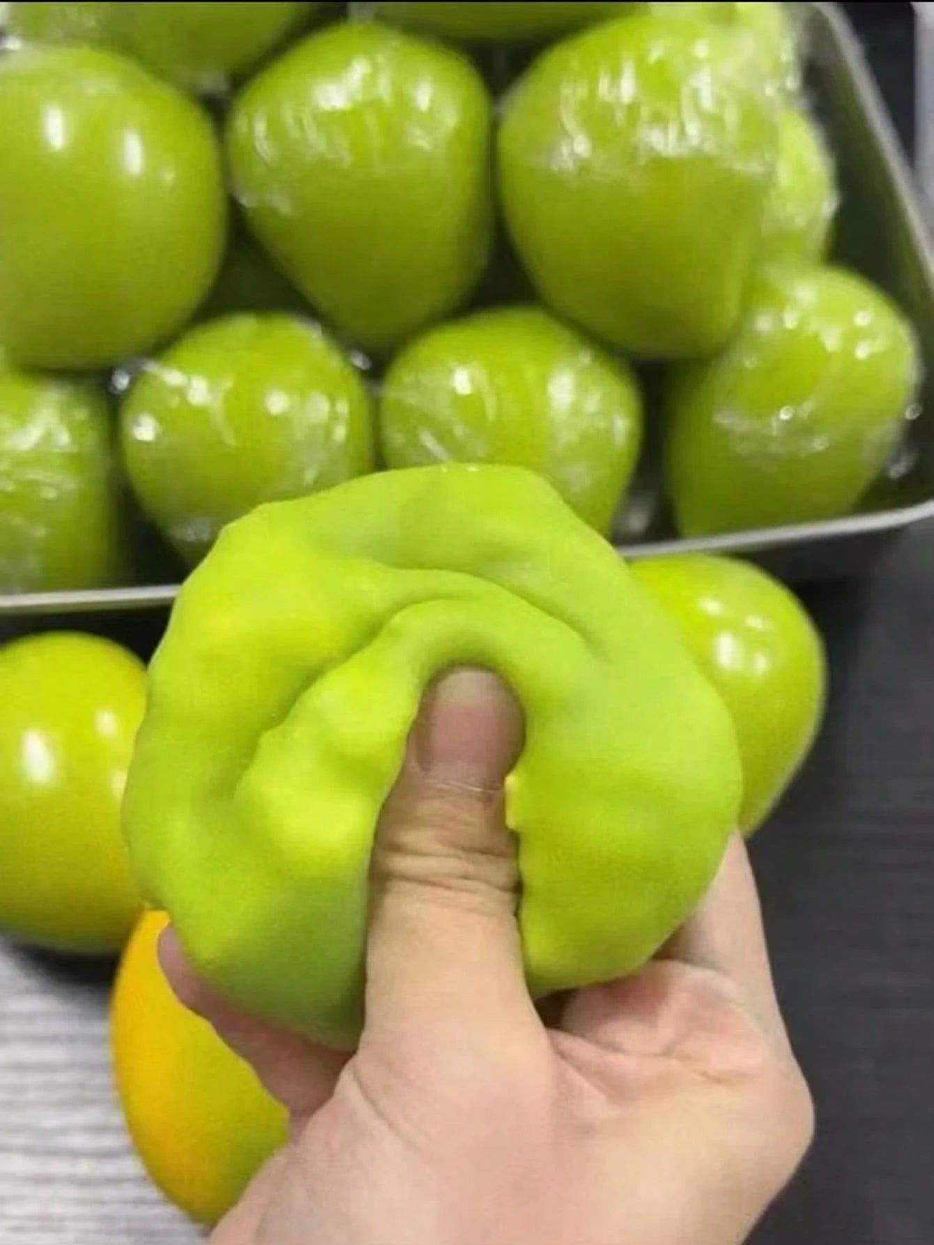 New Handmade Crunchy Mango Stress Ball Squeeze Toy, Color-Changing Mango Soft Silicone Stress Relief Ball, ASMR Sensory Stress Relief Toy, Party Favor