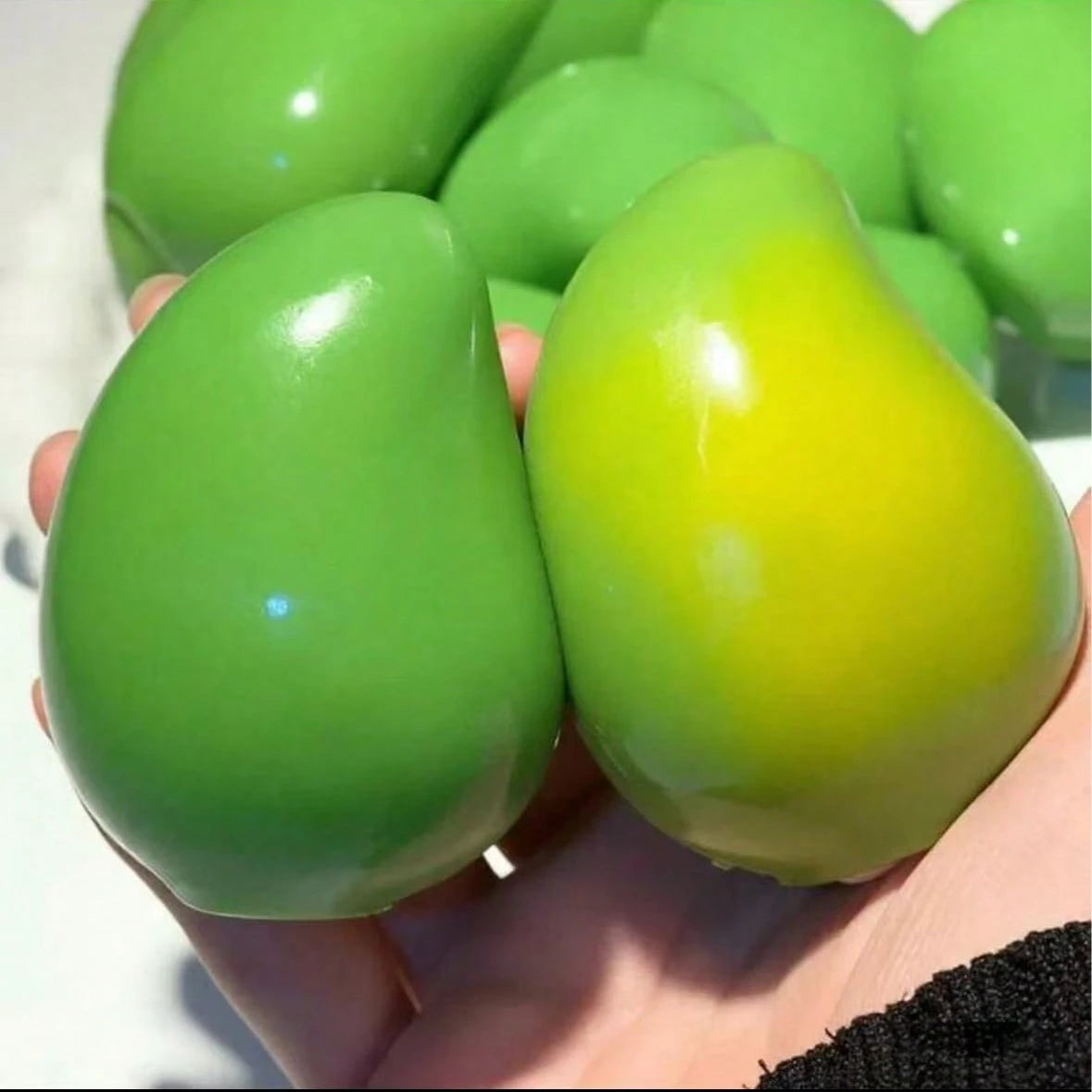 New Handmade Crunchy Mango Stress Ball Squeeze Toy, Color-Changing Mango Soft Silicone Stress Relief Ball, ASMR Sensory Stress Relief Toy, Party Favor