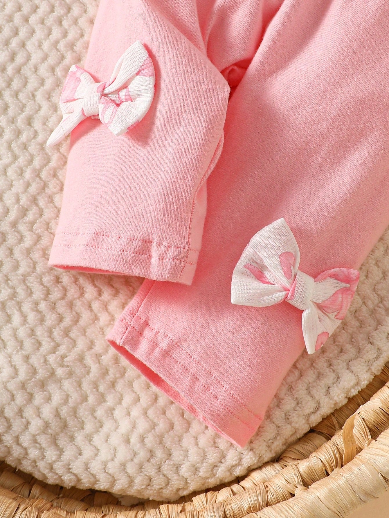 Newborn Baby Girl White Background Pink Bow Print Long Sleeved Shirt Paired With Pink Pants Sweet