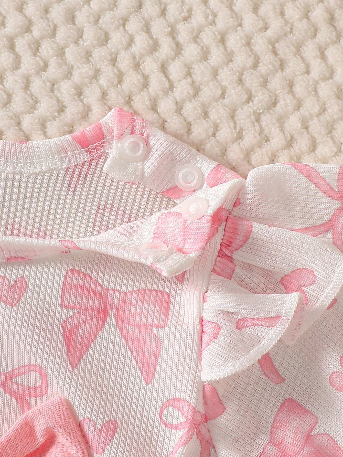 Newborn Baby Girl White Background Pink Bow Print Long Sleeved Shirt Paired With Pink Pants Sweet