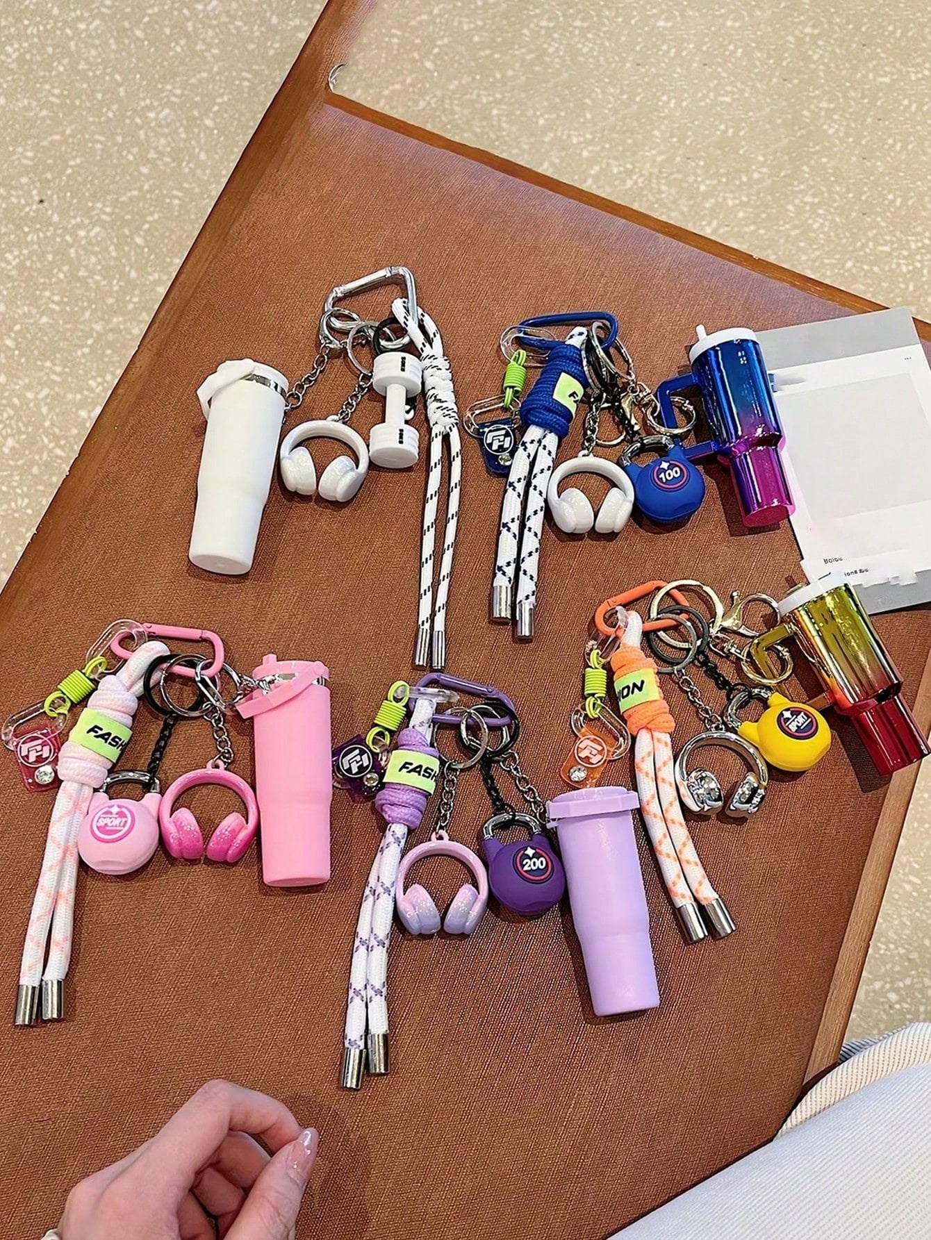[Original Handmade] Mini Water Bottle Keychain, Woven Rope Keychain/Wrist Accessory, 3D Earphone Accessory, Car Key Anti-Loss Chain, Exquisite Girls Earphone Decoration, Women's Summer Charming Bag Ch
