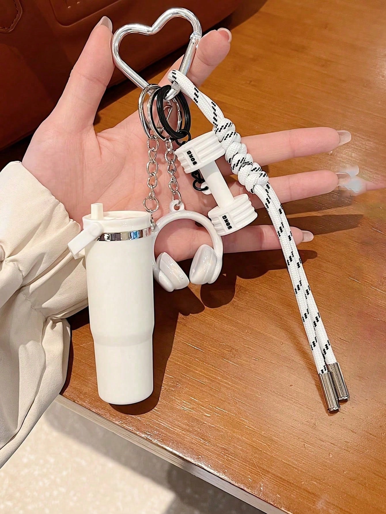 [Original Handmade] Mini Water Bottle Keychain, Woven Rope Keychain/Wrist Accessory, 3D Earphone Accessory, Car Key Anti-Loss Chain, Exquisite Girls Earphone Decoration, Women's Summer Charming Bag Ch