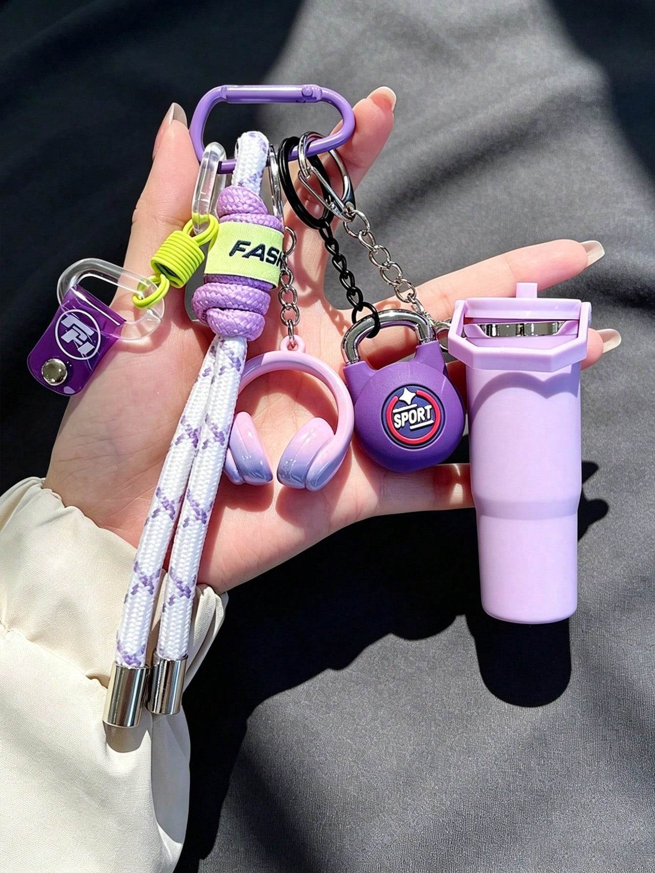 [Original Handmade] Mini Water Bottle Keychain, Woven Rope Keychain/Wrist Accessory, 3D Earphone Accessory, Car Key Anti-Loss Chain, Exquisite Girls Earphone Decoration, Women's Summer Charming Bag Ch