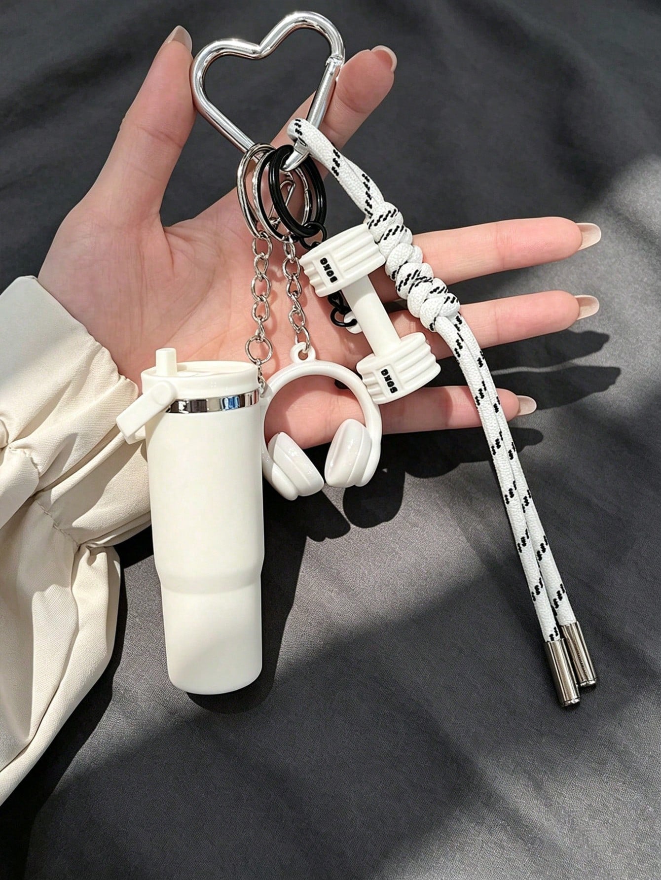 [Original Handmade] Mini Water Bottle Keychain, Woven Rope Keychain/Wrist Accessory, 3D Earphone Accessory, Car Key Anti-Loss Chain, Exquisite Girls Earphone Decoration, Women's Summer Charming Bag Ch