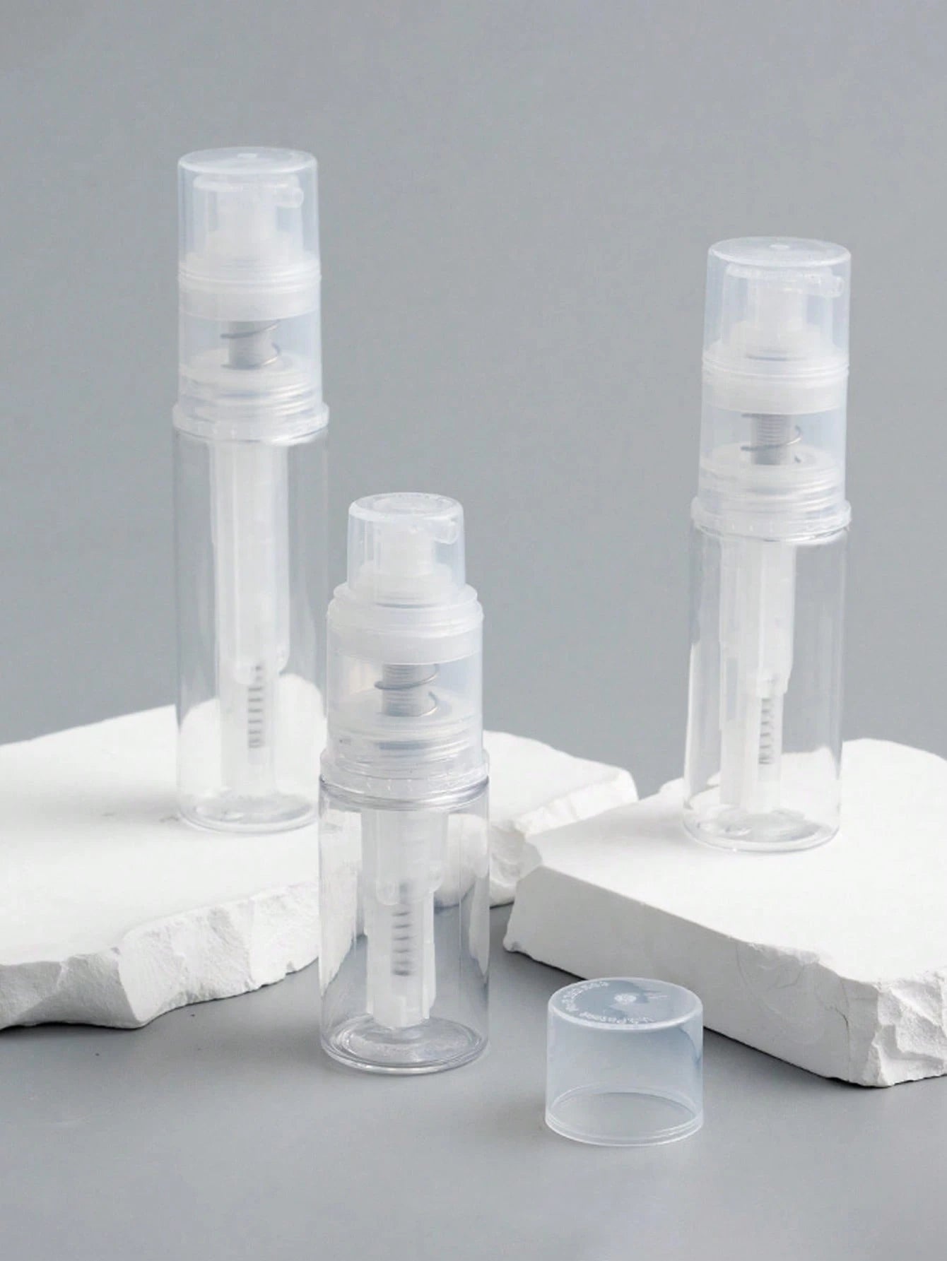 PET Powder Spray Bottle 14ML/18ml/25ml Multiple Powder Compatible Dispensing Bottle, Dry Powder Spray Bottle, Portable Cosmetic Water Container, Adjustable Nozzle Leak-Proof Design, Talcum Powder Spra