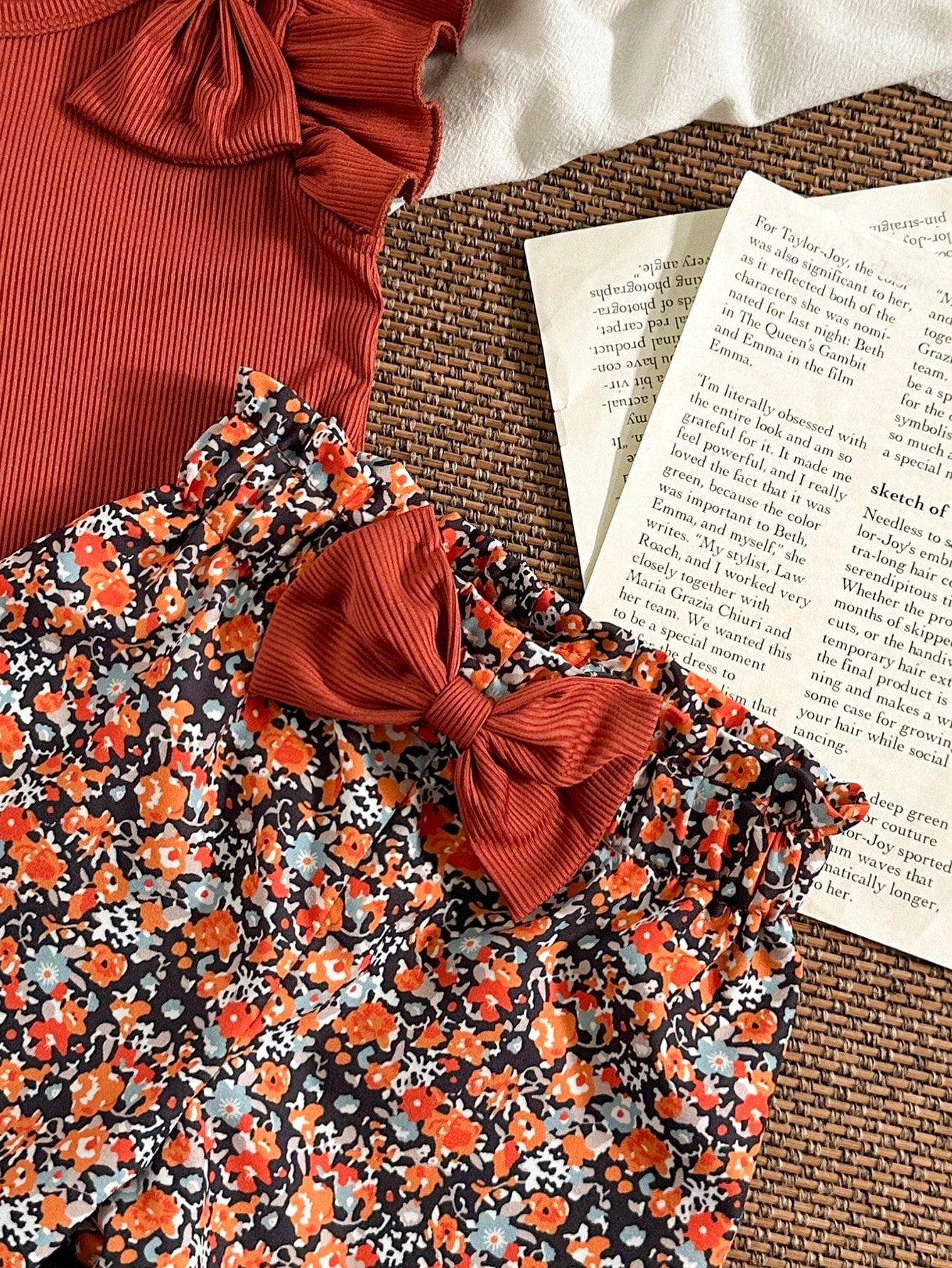 Playful Pals 0-3 Years Old Baby Girl 2-Piece Set  Elegant Bow Tie Ruffle Sleeve Top+Cinched Waist Shorts  Casual Vacation & Daily Wear Comfortable Matching Outfit