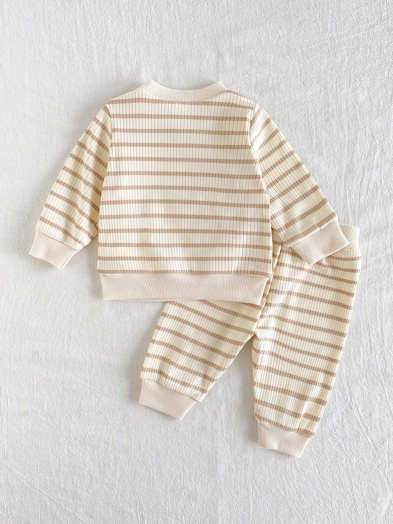 Playful Pals 2pcs/Set Newborn Baby Boy Apricot Khaki Knitted Ribbed Striped Crew Neck Long Sleeve Pants Casual Cute Bear Embroidery Bow Decor Vintage Fashion Korean Style Minimalist Outfit, Suit
