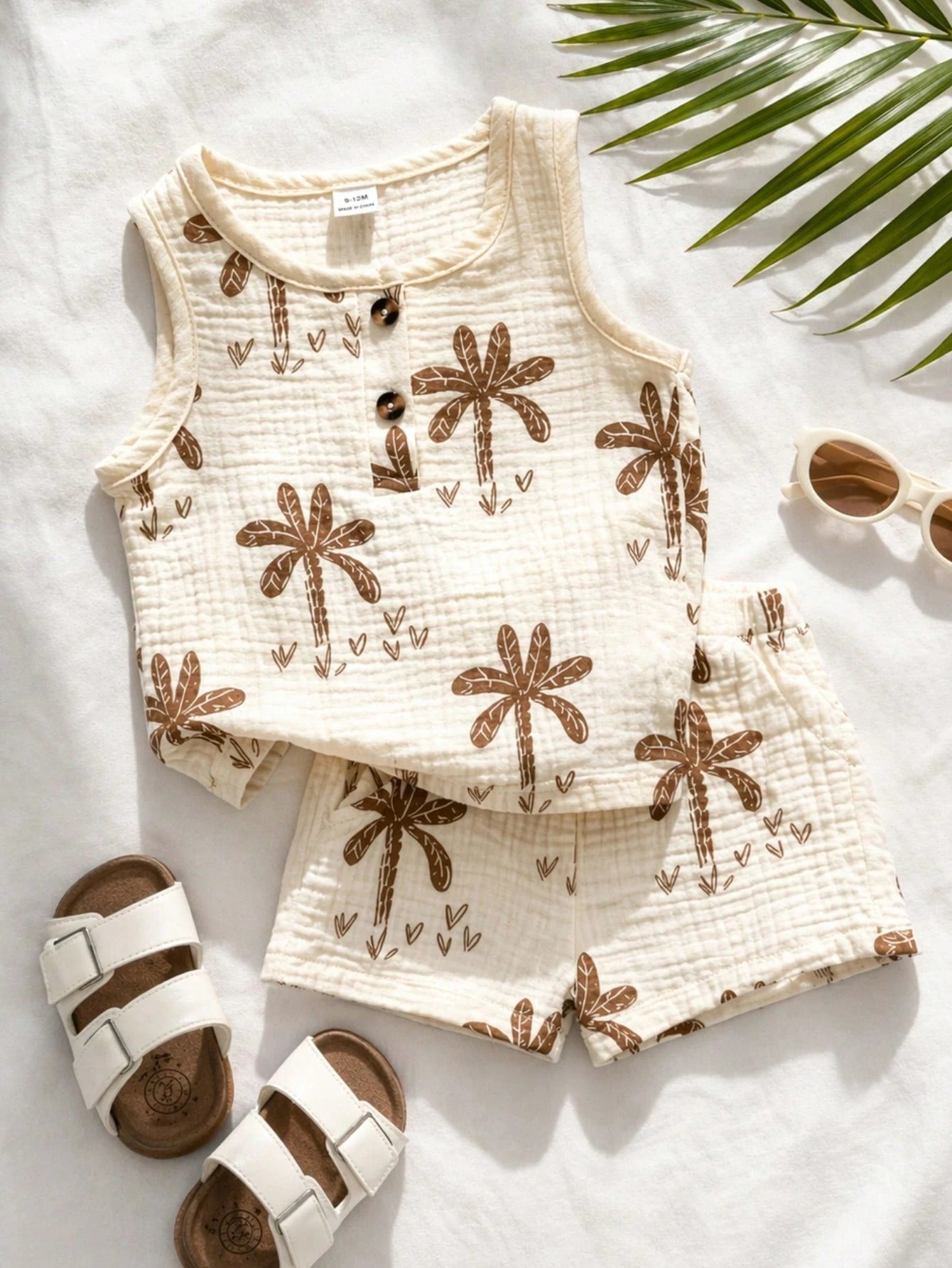 Playful Pals Baby Boys Summer White & Green Vibrant Playful Crocodile Print Sleeveless Tank Top & Shorts Set, Loose Comfortable Fit, Suitable For Daily Outings, School Activities, Family Gatheri