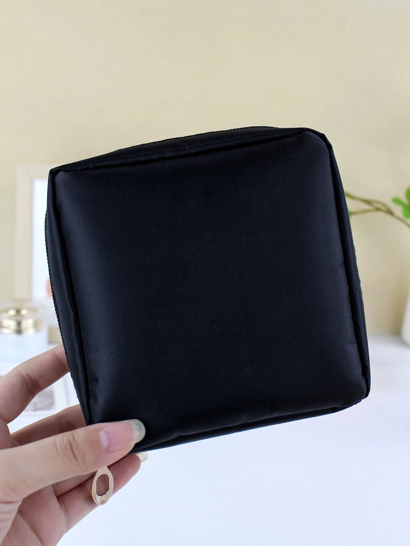 Simplicity Travel Makeup Bag, 1Pc Multifunctional Cosmetic Organizer Handbag Bath Shower Wallet Pouch Portable Cosmetics Brush Storage Clutch With Zipper Closure For Lipstick, Brush, Skincare, Mobile