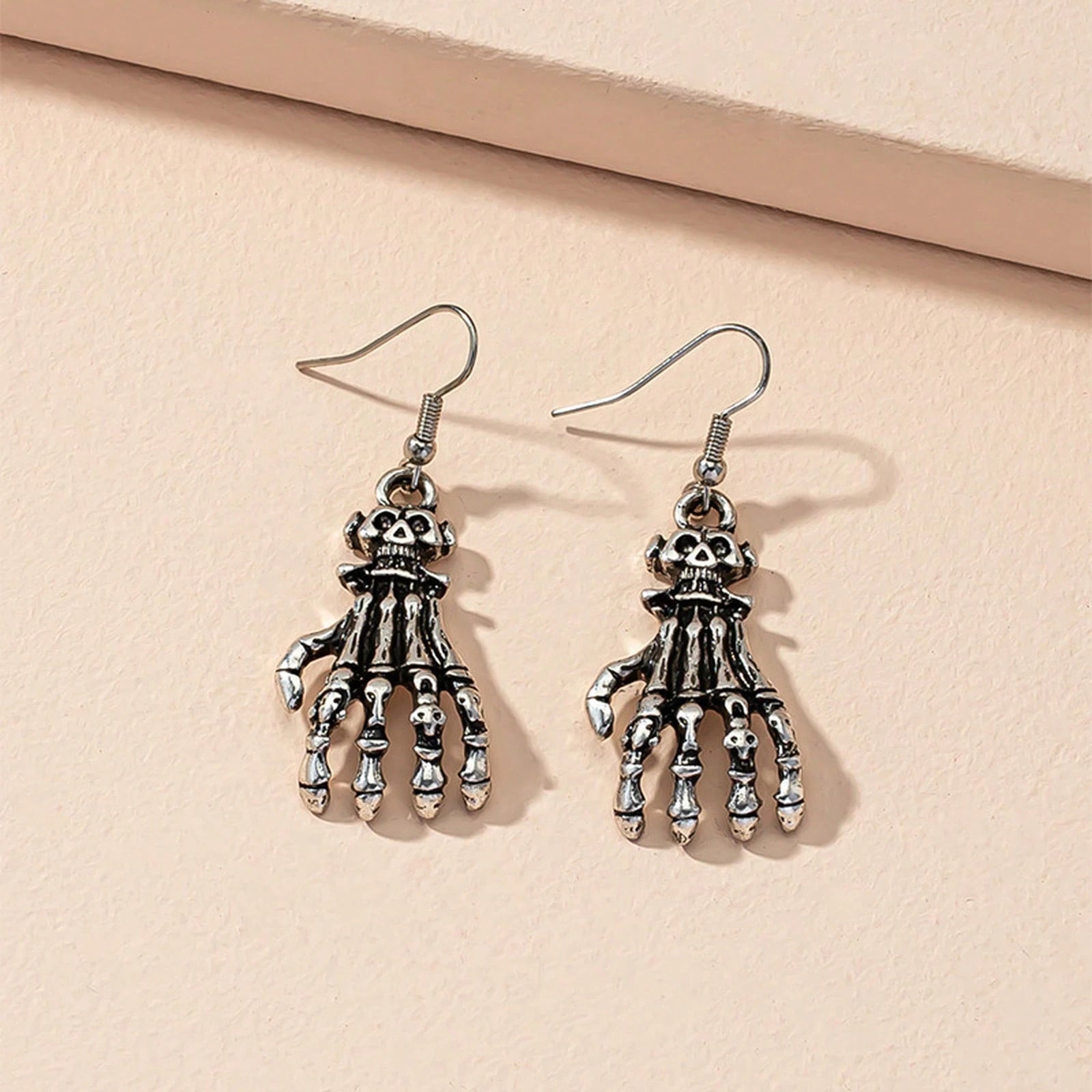 Two Tone Vintage Alloy Skeleton Hand Dangle Earrings Carved Bone Women Halloween Goth Dark Party Costume Ear Accessory