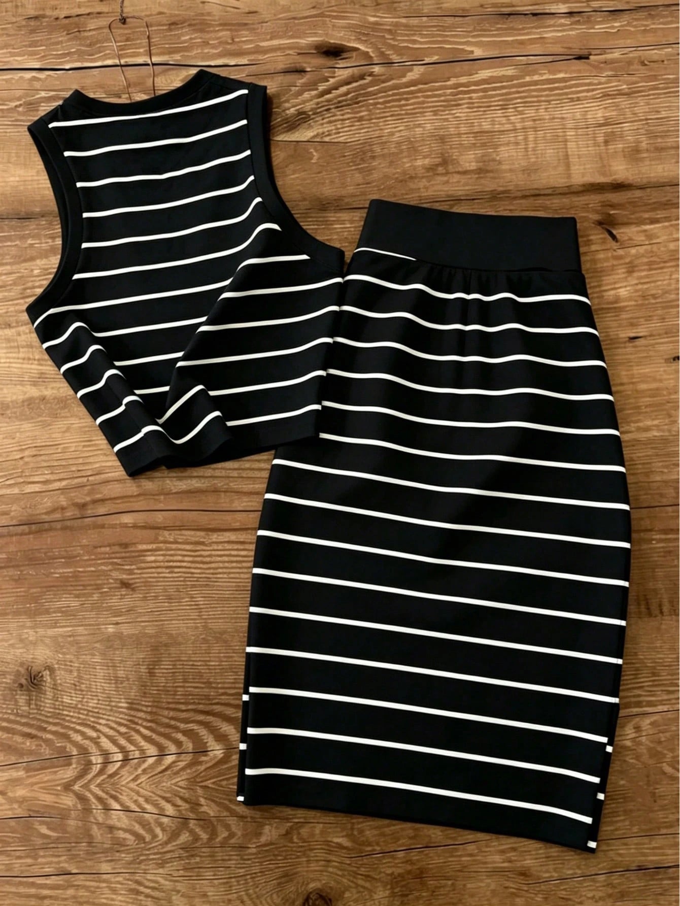 UREREM Women's Striped Contrast Color Casual Elegant Party Ribbed Slit Beach Vest And Skirt 2-Piece Set Black Summer, Vacationcore, Resort Wear