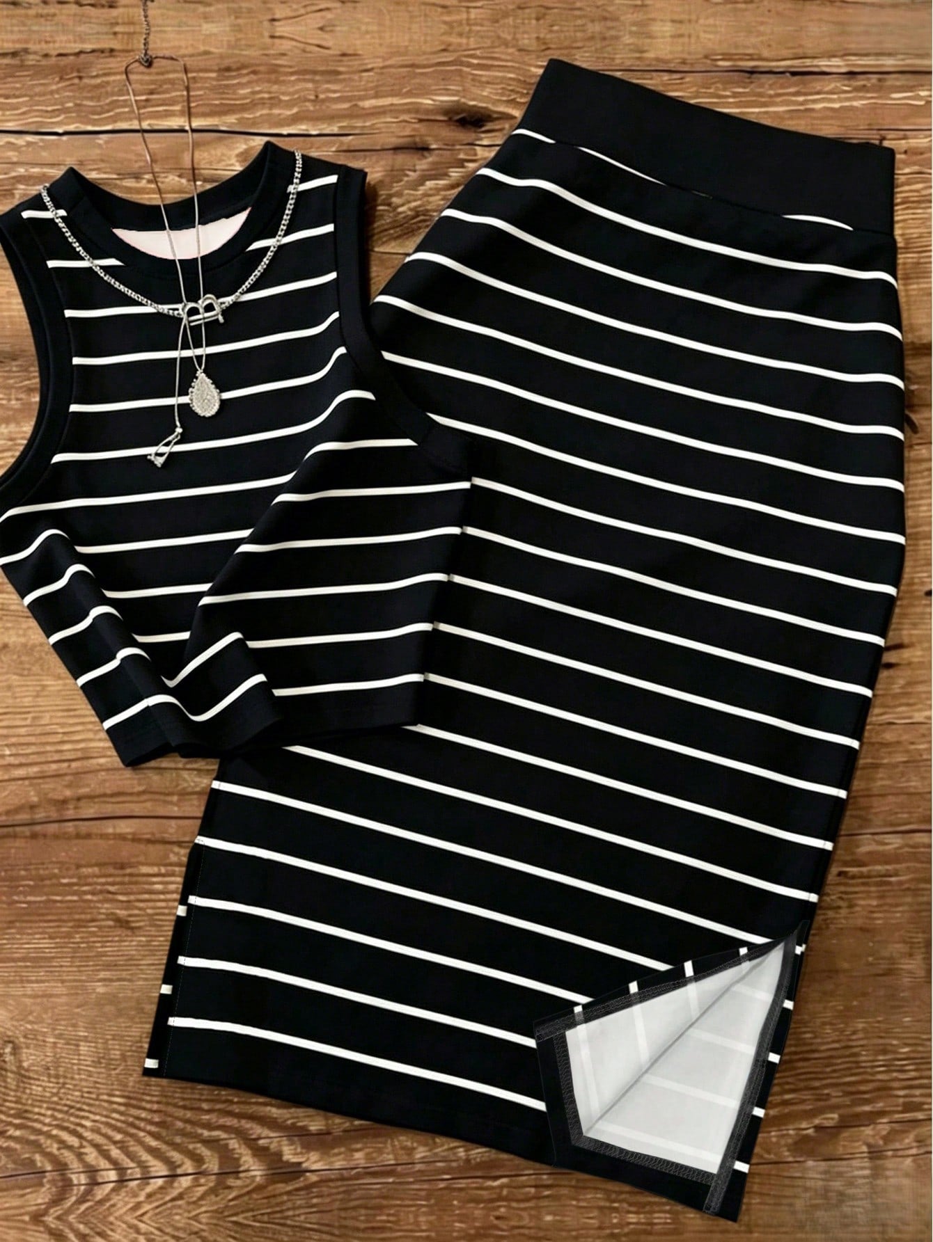 UREREM Women's Striped Contrast Color Casual Elegant Party Ribbed Slit Beach Vest And Skirt 2-Piece Set Black Summer, Vacationcore, Resort Wear
