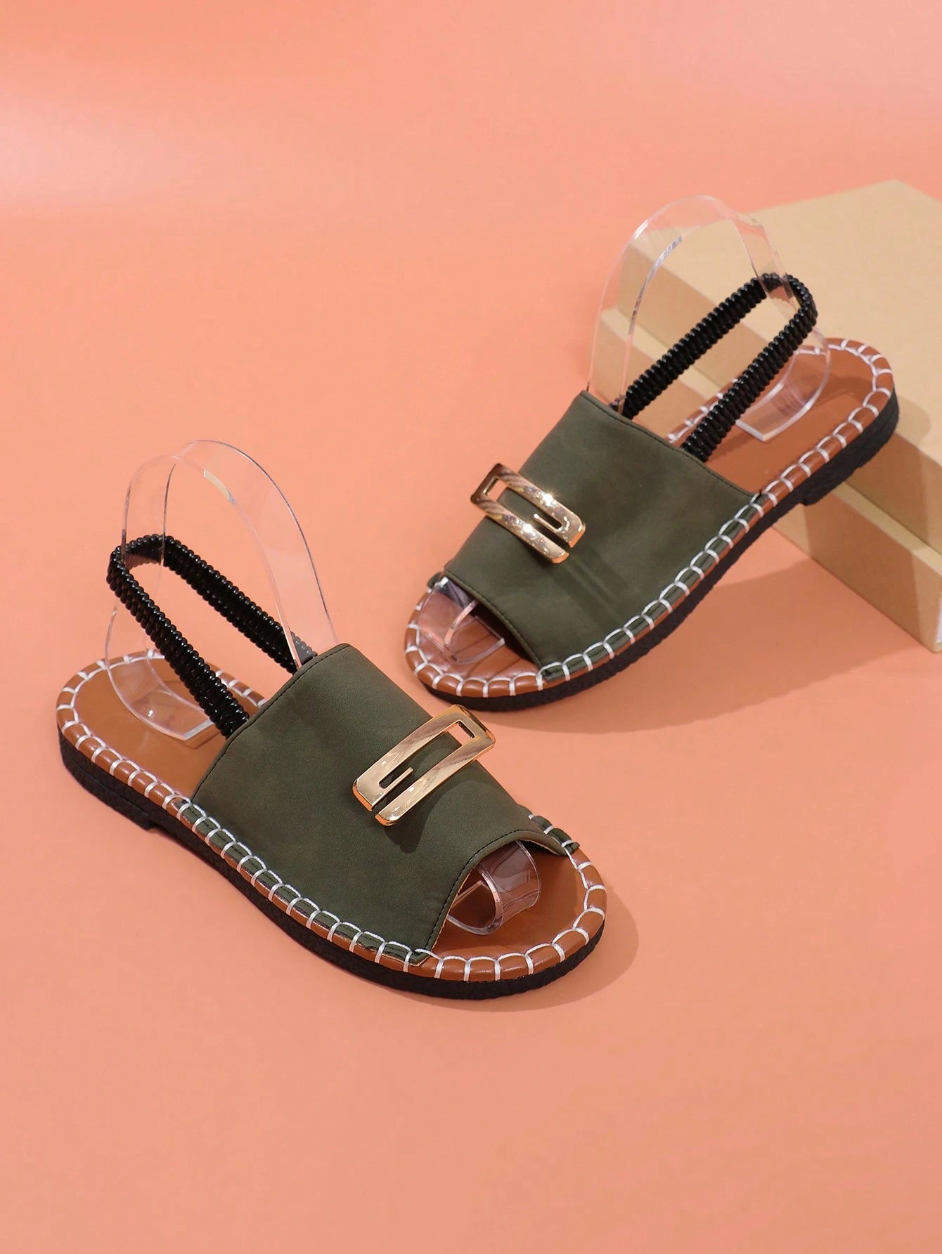 Women's Flat Sandals, Adjustable Buckle Strap White Flat Thong Sandals, -On Casual Slides, Outdoor And Indoor Slippers,Spring Summer Outfits
