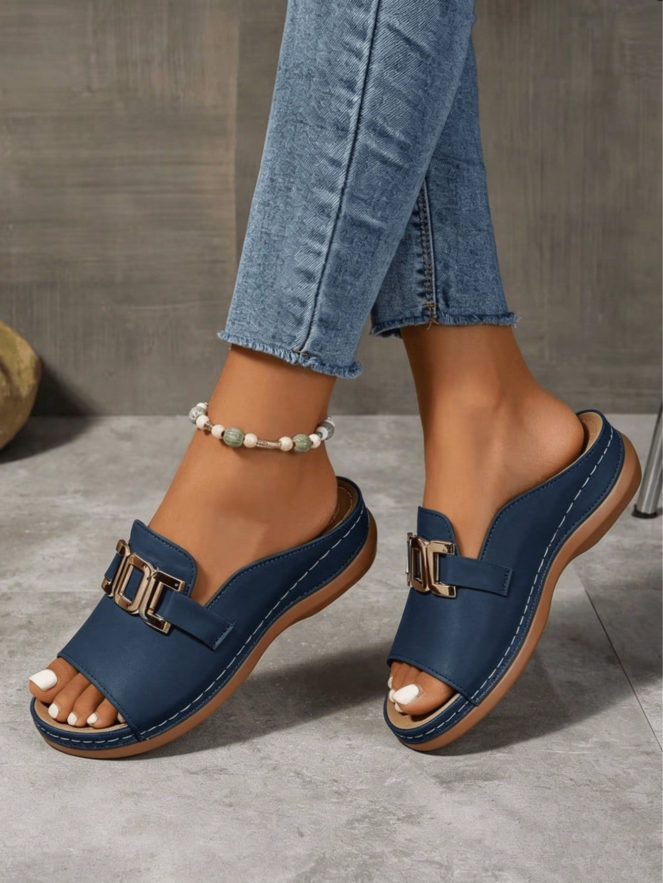 Women's Solid Color Wedge Sandals With Metal Chain Design,Open-Toe Platform Sandals,Outdoor Flat Sandals For Summer,Versatile Beach Shoes,Sandal Women