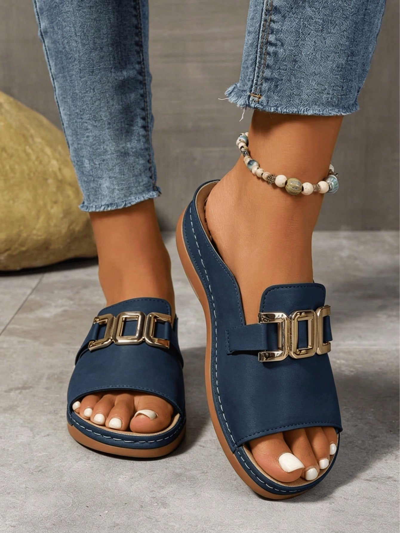 Women's Solid Color Wedge Sandals With Metal Chain Design,Open-Toe Platform Sandals,Outdoor Flat Sandals For Summer,Versatile Beach Shoes,Sandal Women