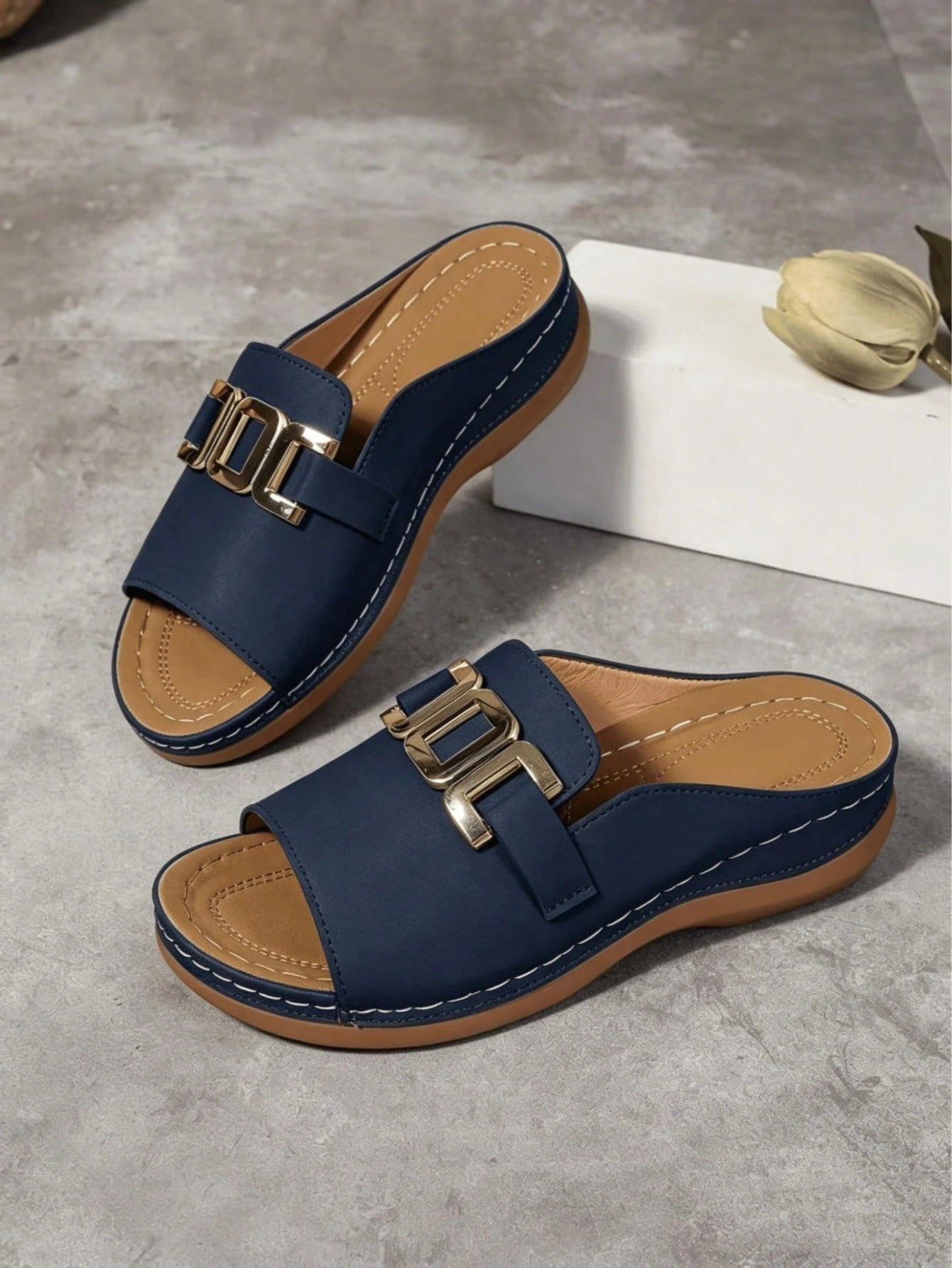 Women's Solid Color Wedge Sandals With Metal Chain Design,Open-Toe Platform Sandals,Outdoor Flat Sandals For Summer,Versatile Beach Shoes,Sandal Women