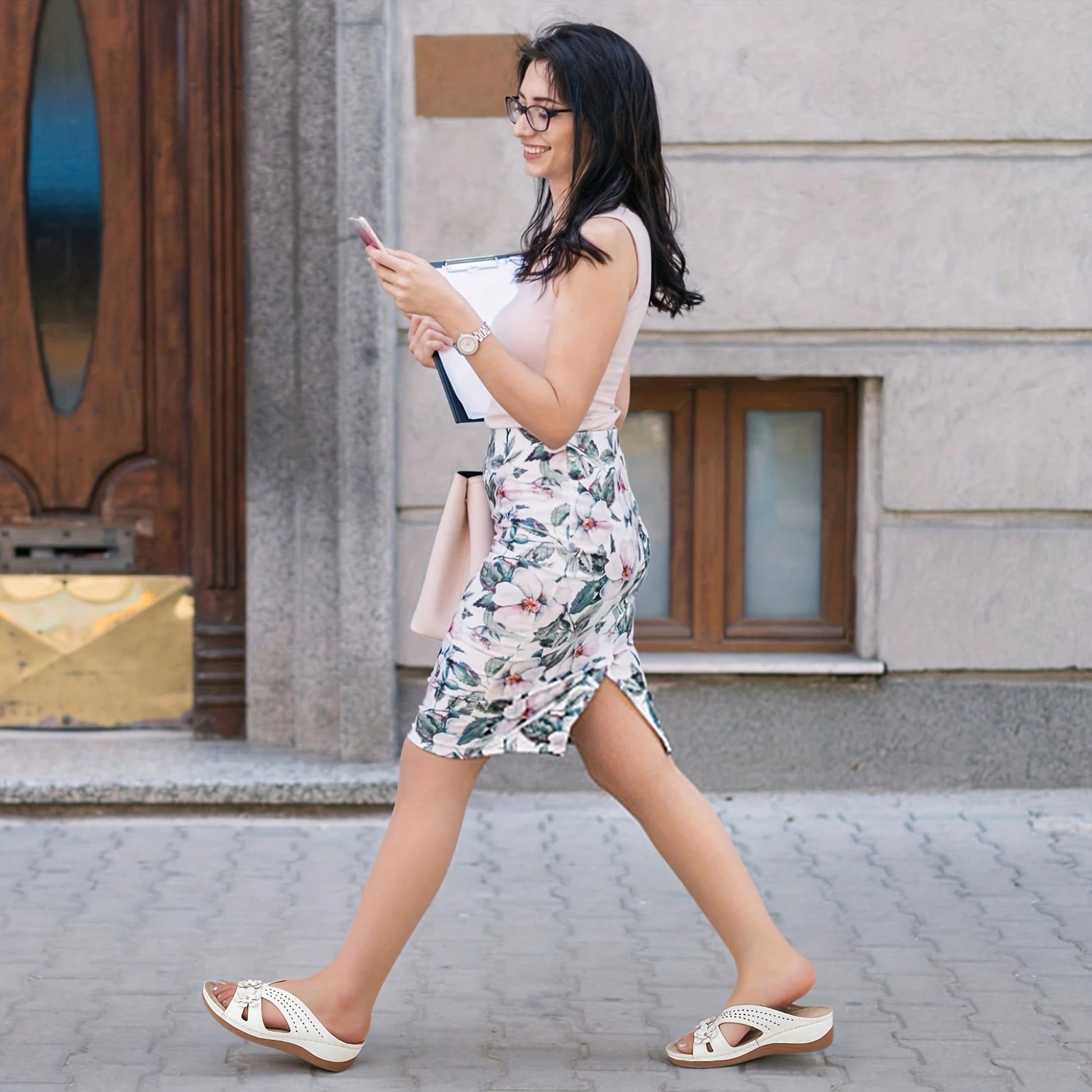 Women's Summer White Flat Sandals,Super Breathable,Open Toe Sandals With Arch Support Effortless Slip-On.Wedge Slide Sandals For Women Beach